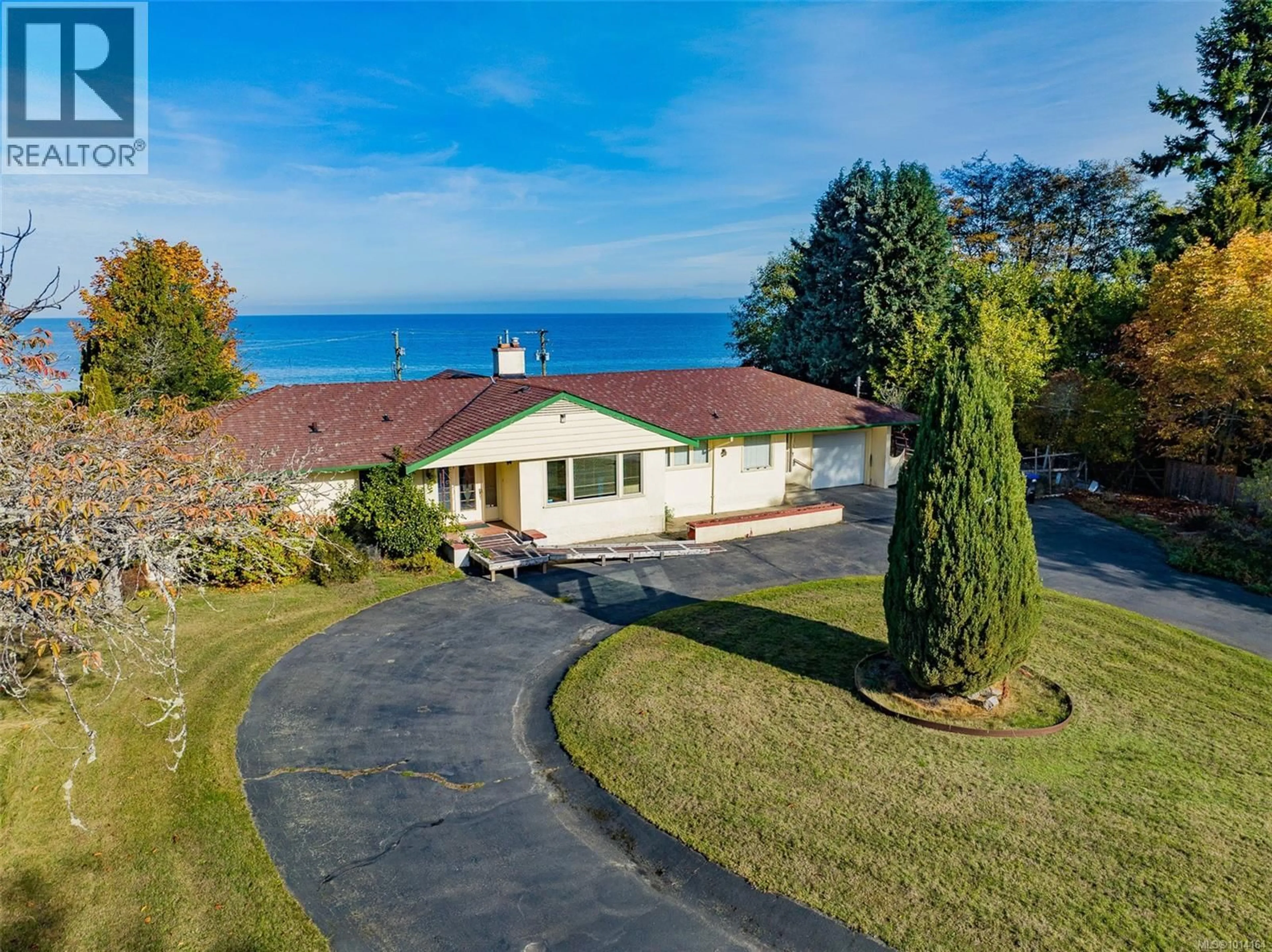 A pic from outside/outdoor area/front of a property/back of a property/a pic from drone, water/lake/river/ocean view for 441 MEMORIAL AVENUE, Qualicum Beach British Columbia V9K1G8