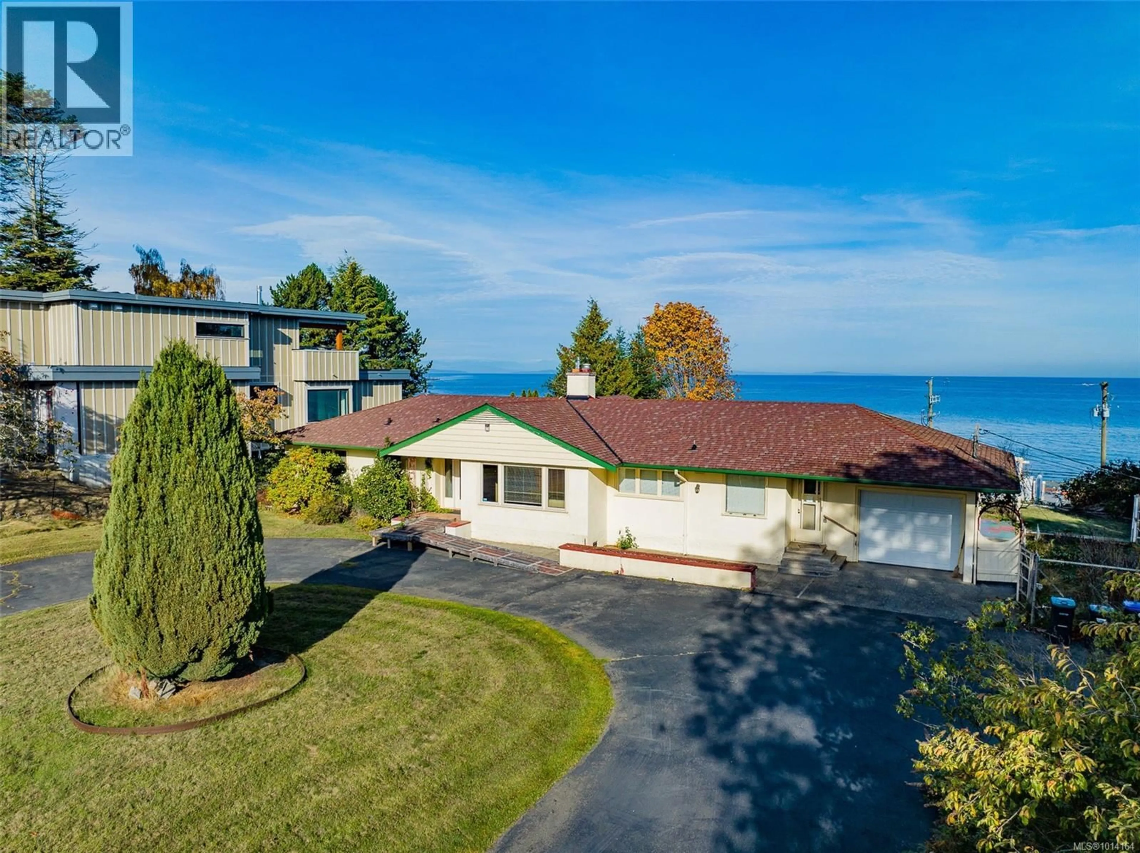 A pic from outside/outdoor area/front of a property/back of a property/a pic from drone, water/lake/river/ocean view for 441 MEMORIAL AVENUE, Qualicum Beach British Columbia V9K1G8