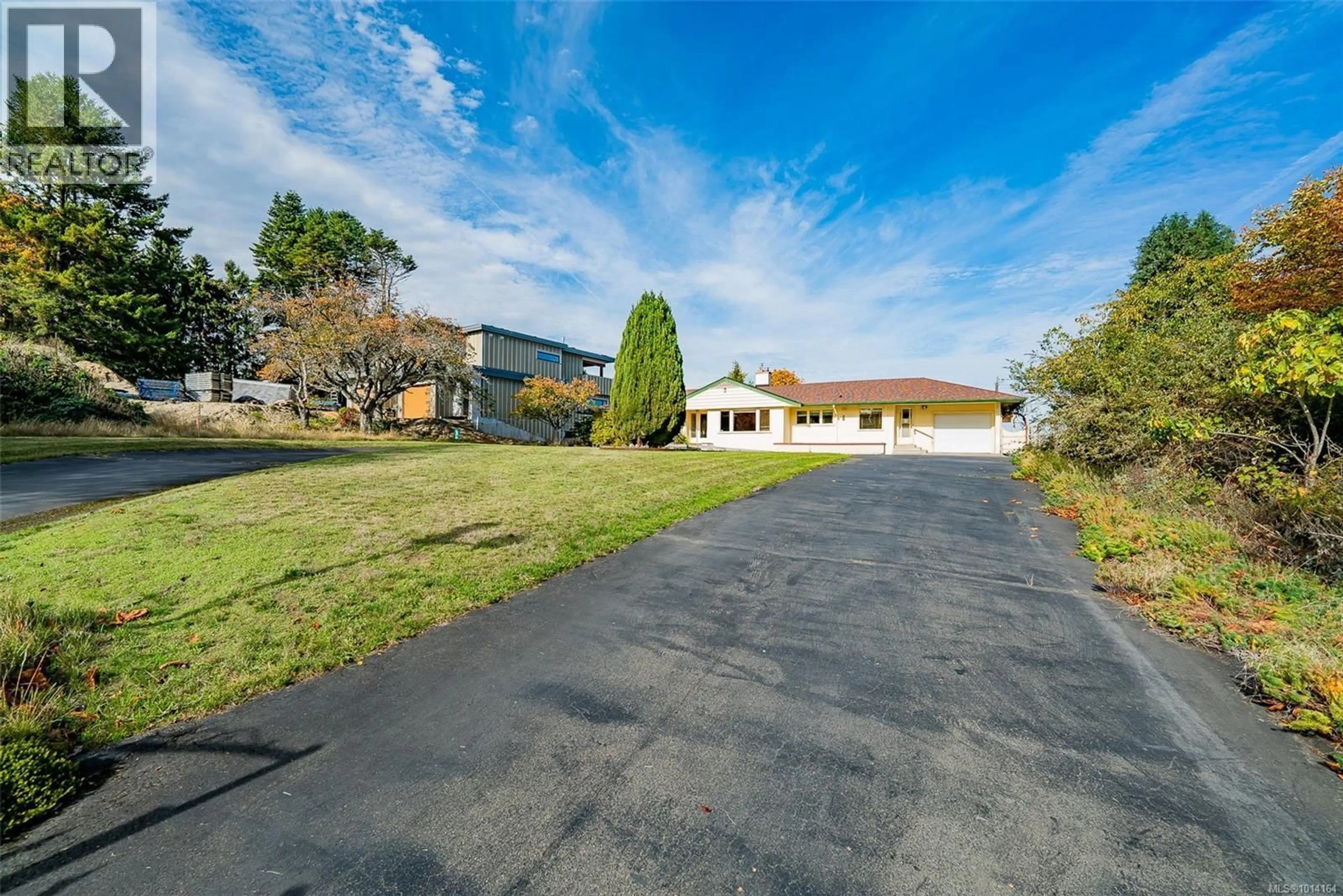 A pic from outside/outdoor area/front of a property/back of a property/a pic from drone, street for 441 MEMORIAL AVENUE, Qualicum Beach British Columbia V9K1G8