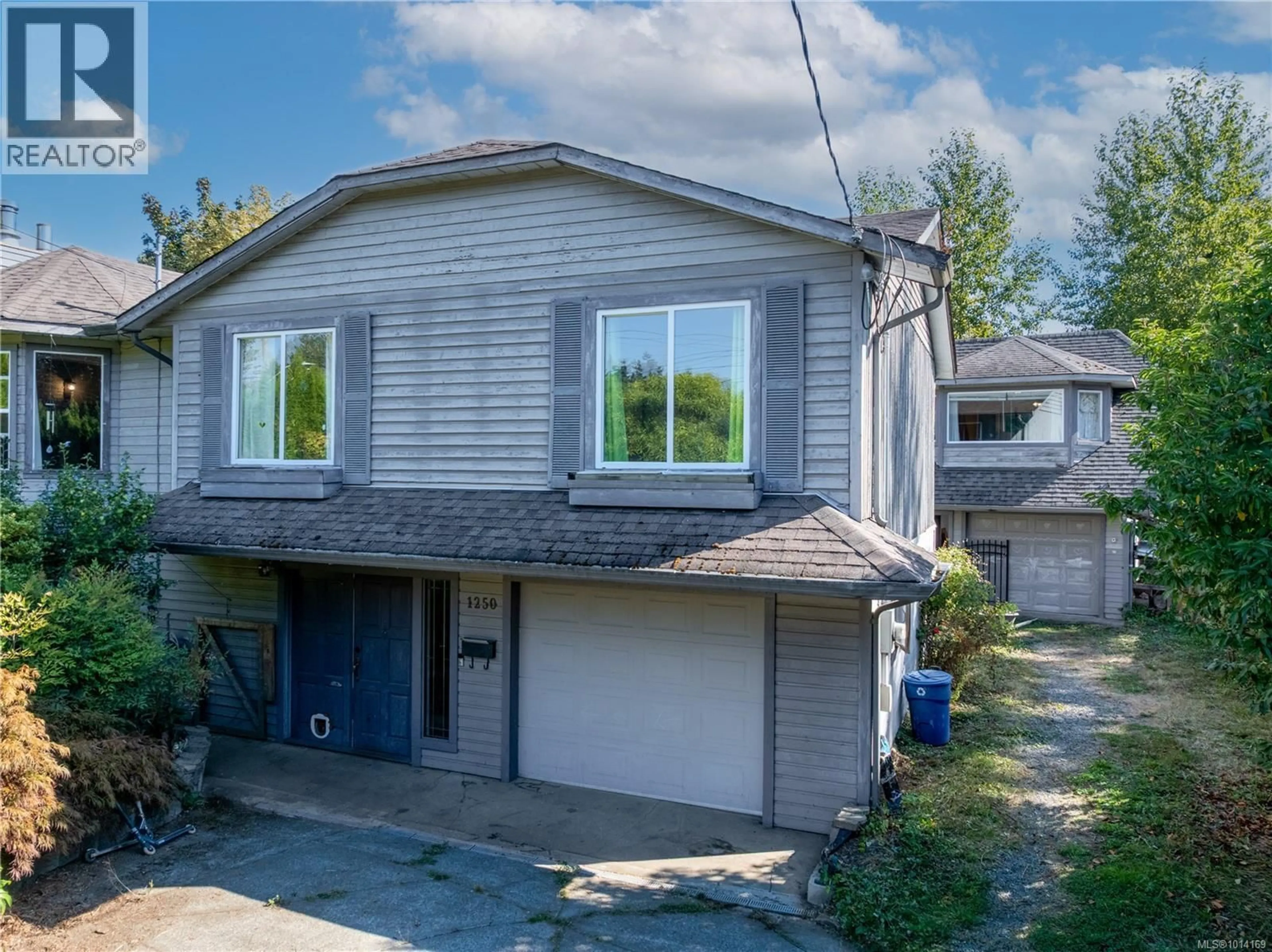 A pic from outside/outdoor area/front of a property/back of a property/a pic from drone, street for 1250 22ND STREET, Courtenay British Columbia V9N7L6