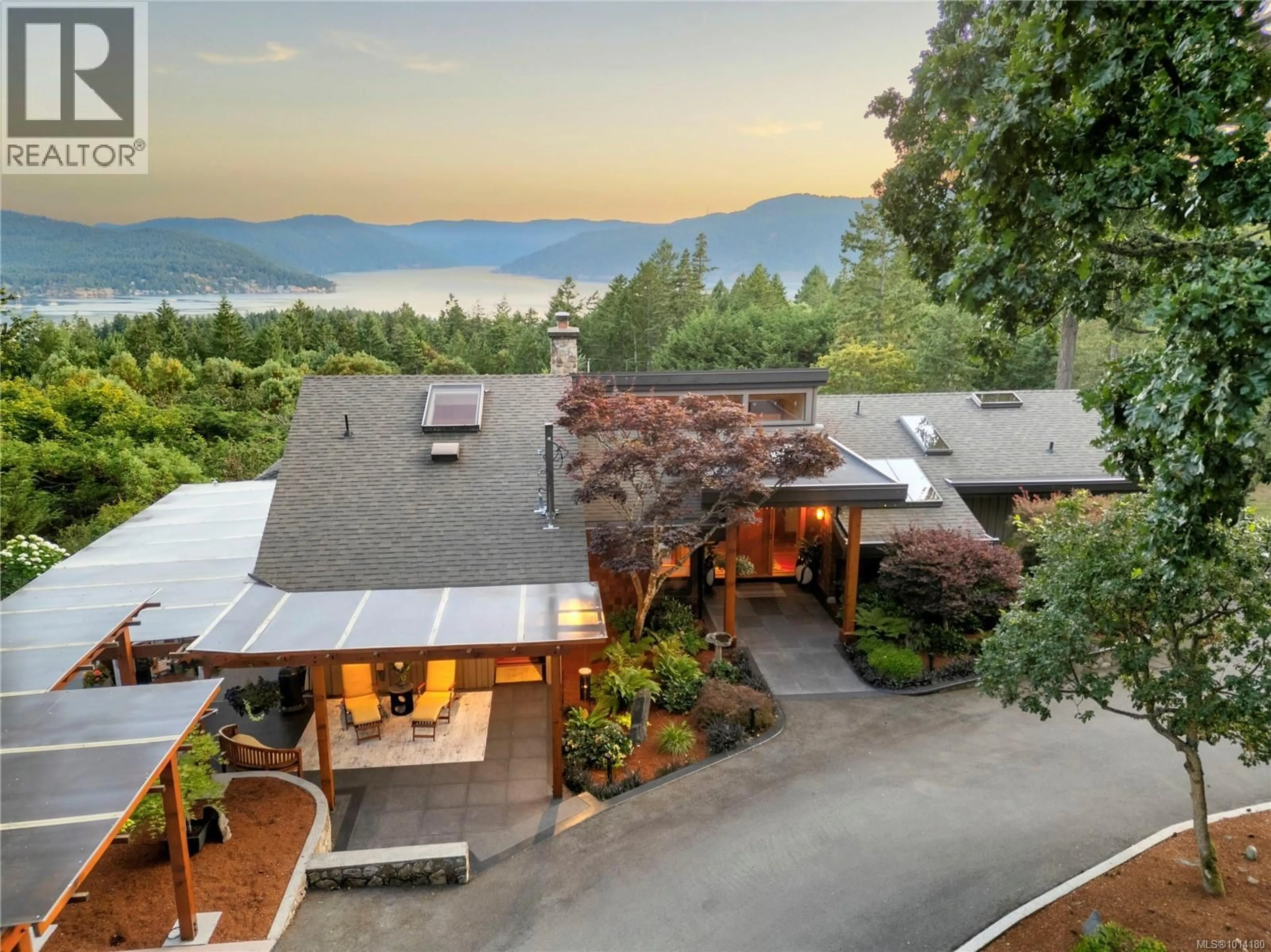 A pic from outside/outdoor area/front of a property/back of a property/a pic from drone, mountain view for 8100 WOODWYN TERRACE, Central Saanich British Columbia V8M1S2
