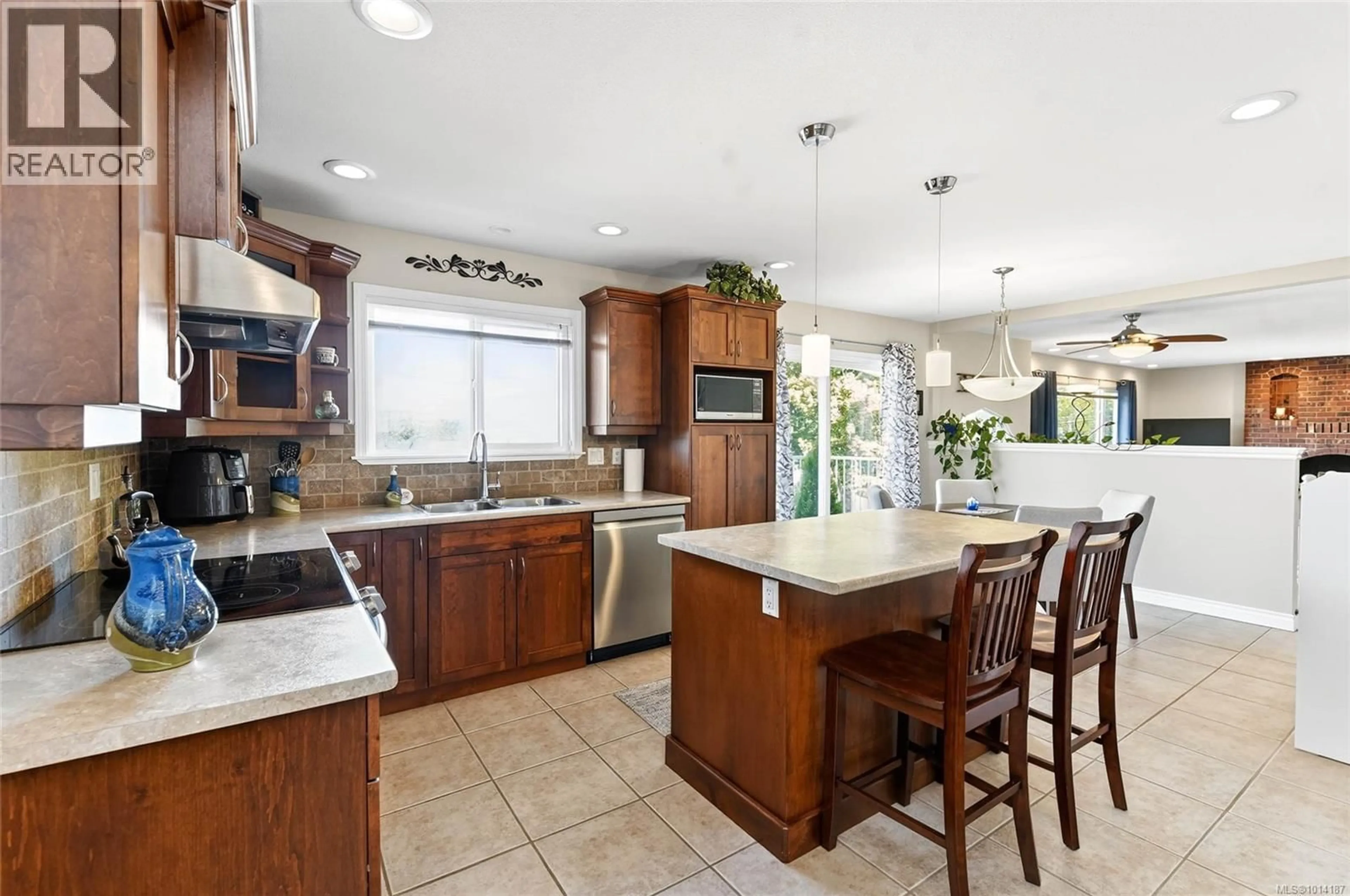 Open concept kitchen, ceramic/tile floor for 3654 FOWLIE CRESCENT, Port Alberni British Columbia V9Y1C7