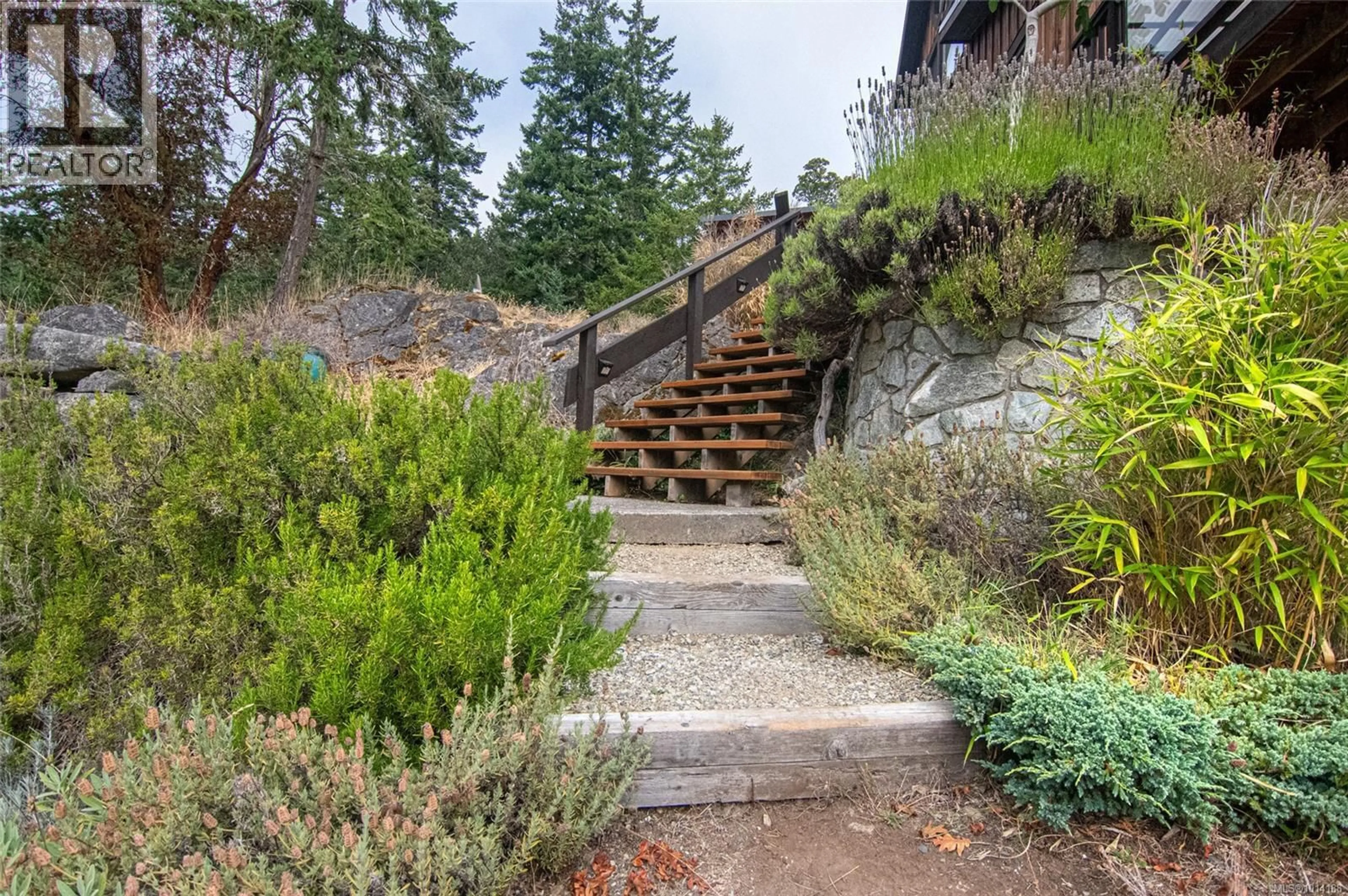 Stairs for 120 HEIDI PLACE, Salt Spring British Columbia V8K1W5