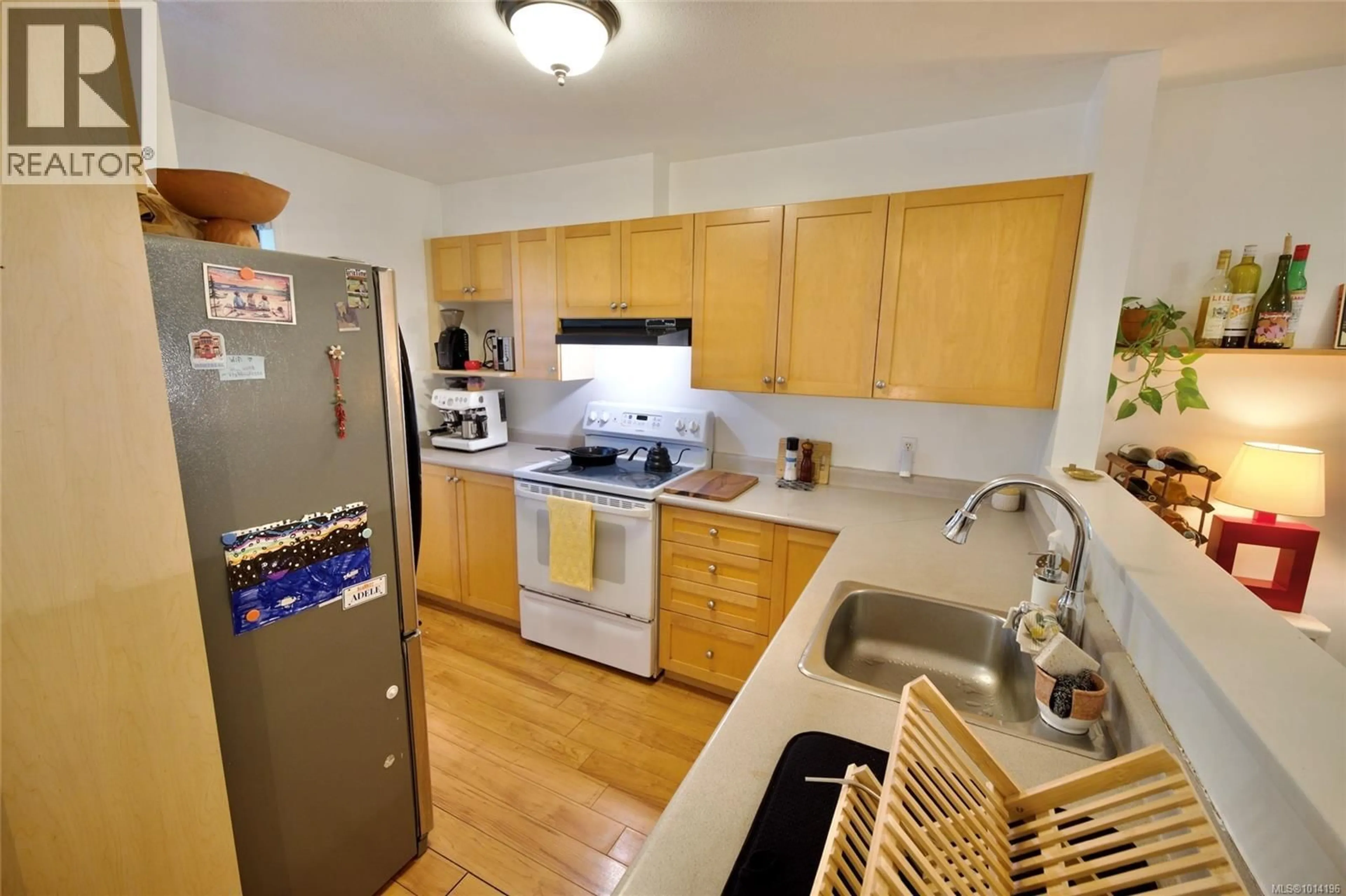 Standard kitchen, unknown for 10 - 595 GIBSON STREET, Tofino British Columbia V0R2Z0