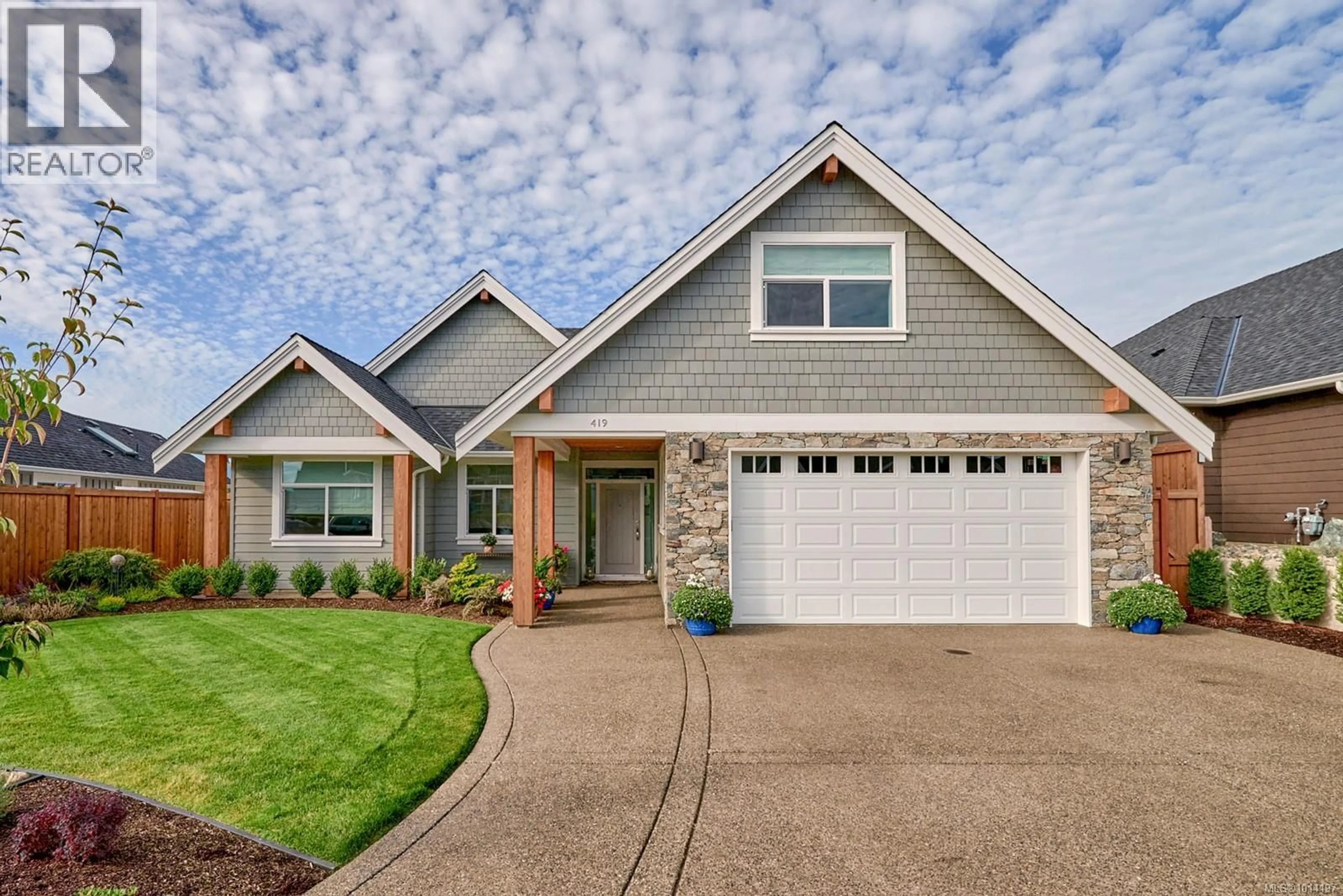 Home with vinyl exterior material, street for 419 RIDGEFIELD DRIVE, Parksville British Columbia V9P0E6