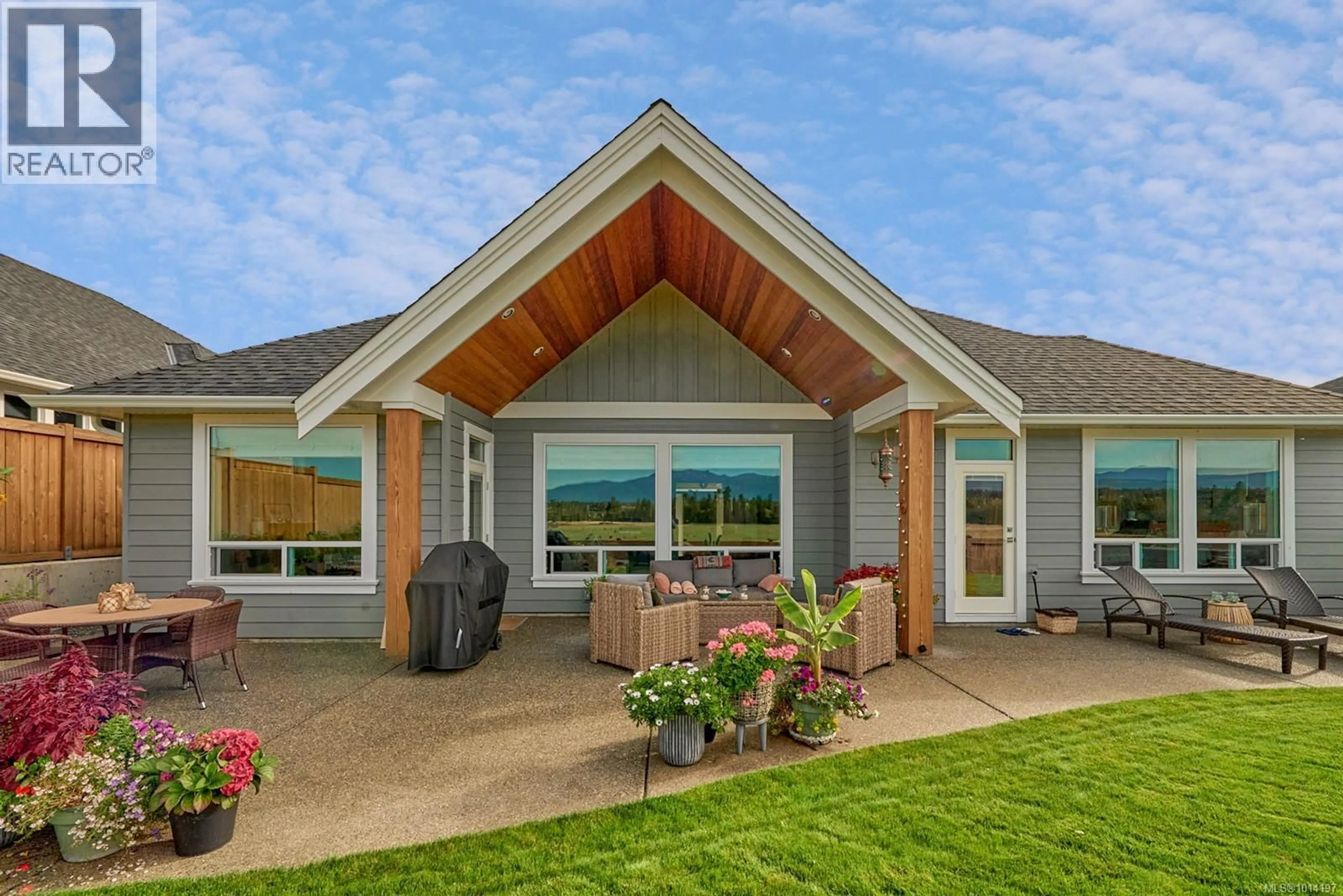 Home with vinyl exterior material, water/lake/river/ocean view for 419 RIDGEFIELD DRIVE, Parksville British Columbia V9P0E6