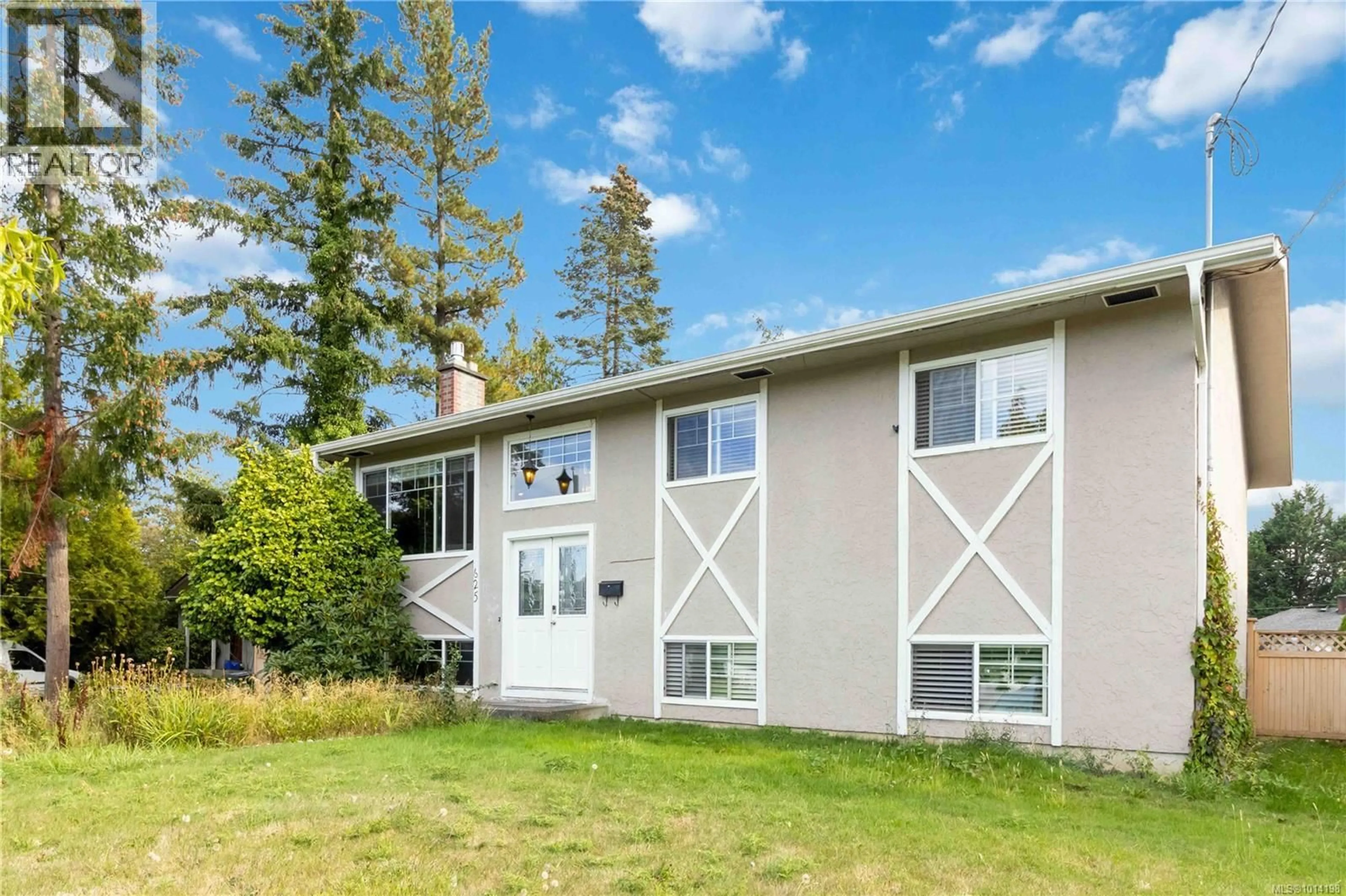 Home with vinyl exterior material, unknown for 625 BAKER STREET, Saanich British Columbia V8Z2H8