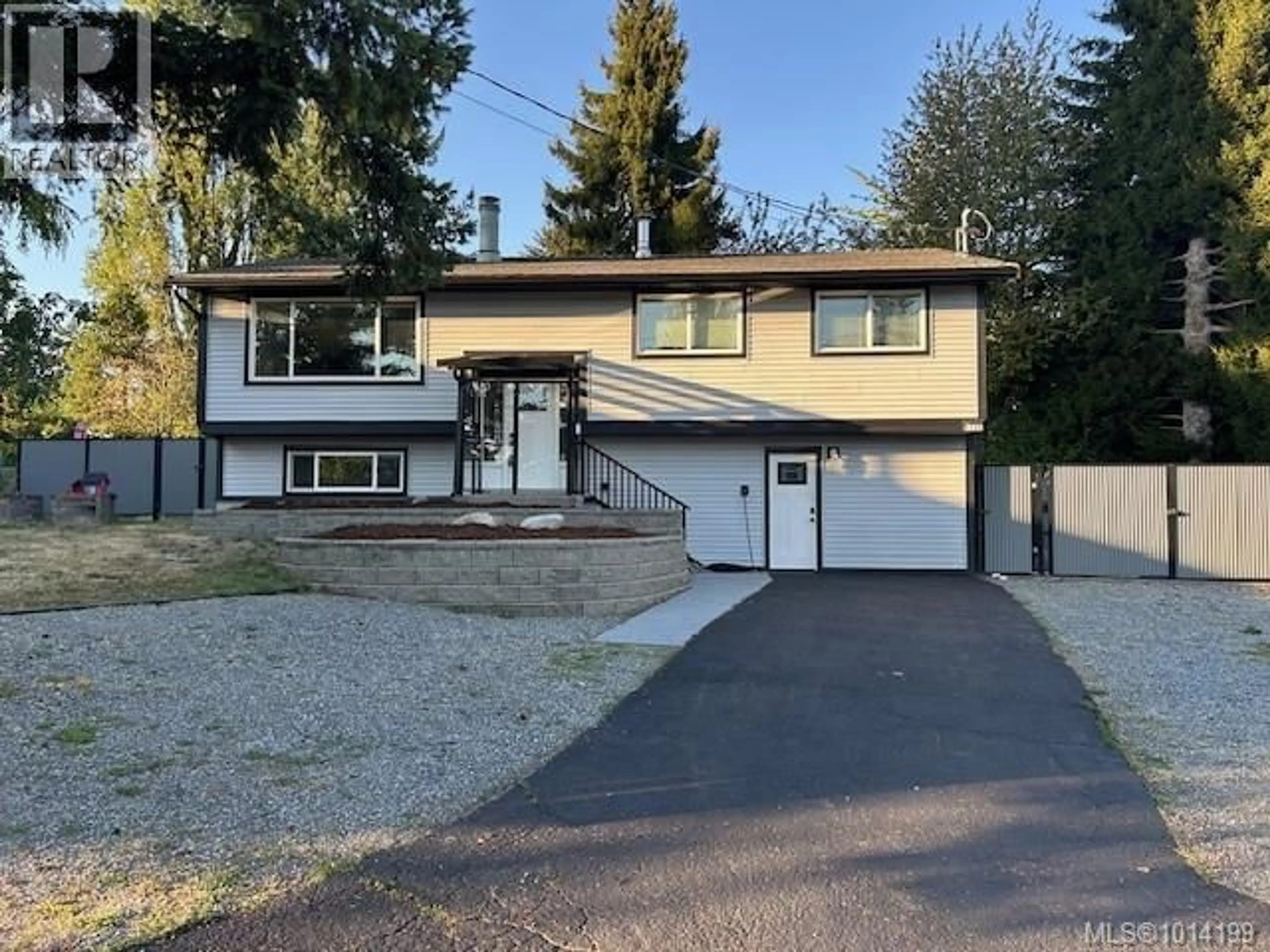 Home with vinyl exterior material, street for 1732 JAMES WAY, Nanaimo British Columbia V9S2S2