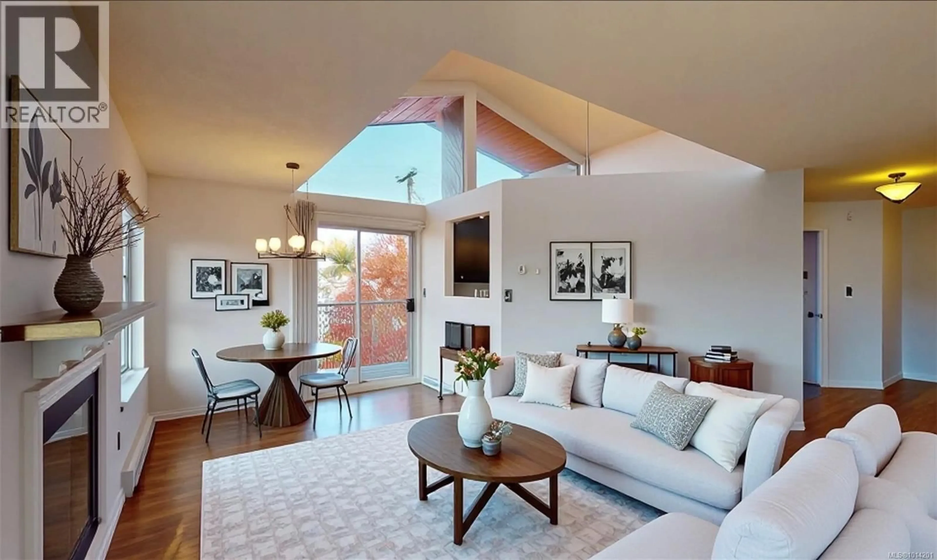 Living room with furniture, unknown for 407 - 1055 HILLSIDE AVENUE, Victoria British Columbia V8T2A4