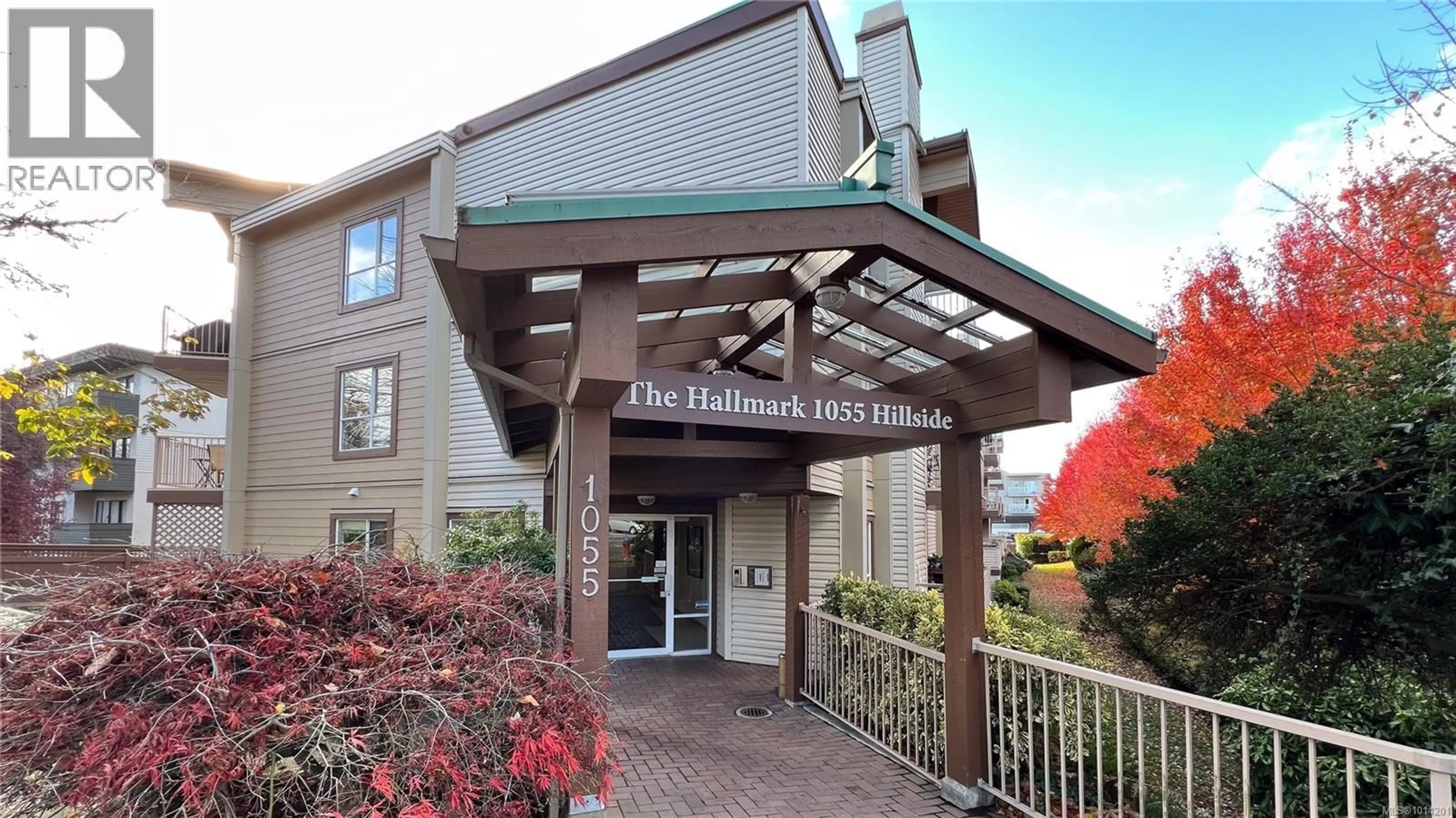 Indoor foyer for 407 - 1055 HILLSIDE AVENUE, Victoria British Columbia V8T2A4