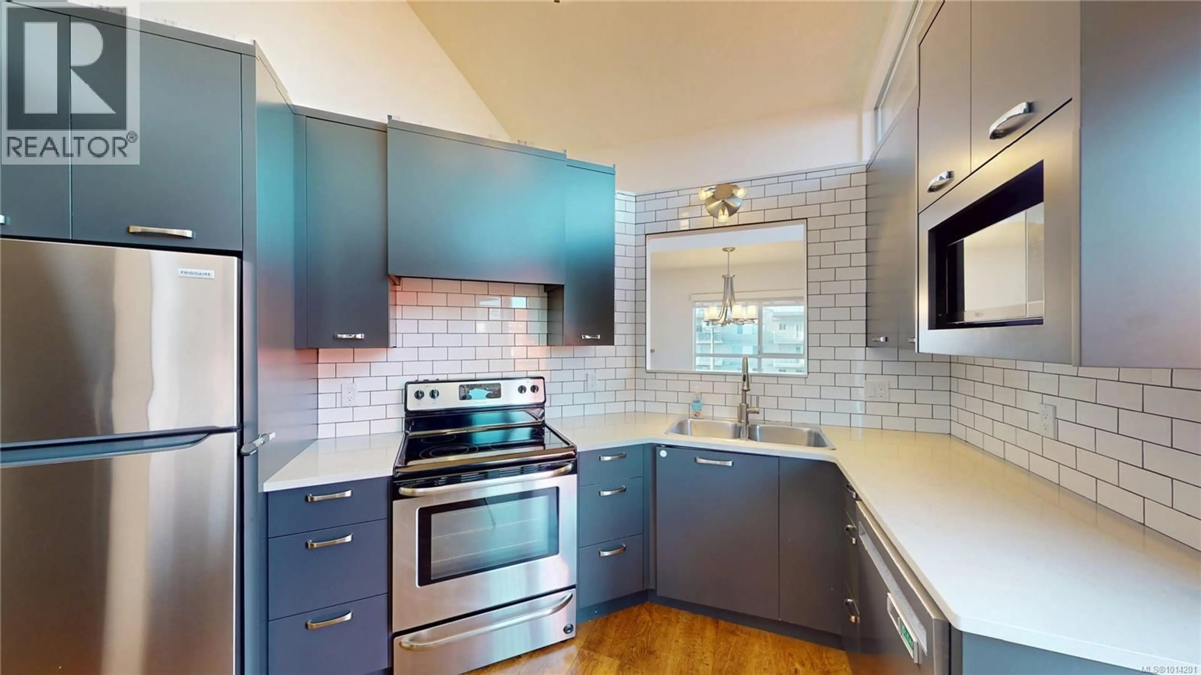 Standard kitchen, ceramic/tile floor for 407 - 1055 HILLSIDE AVENUE, Victoria British Columbia V8T2A4