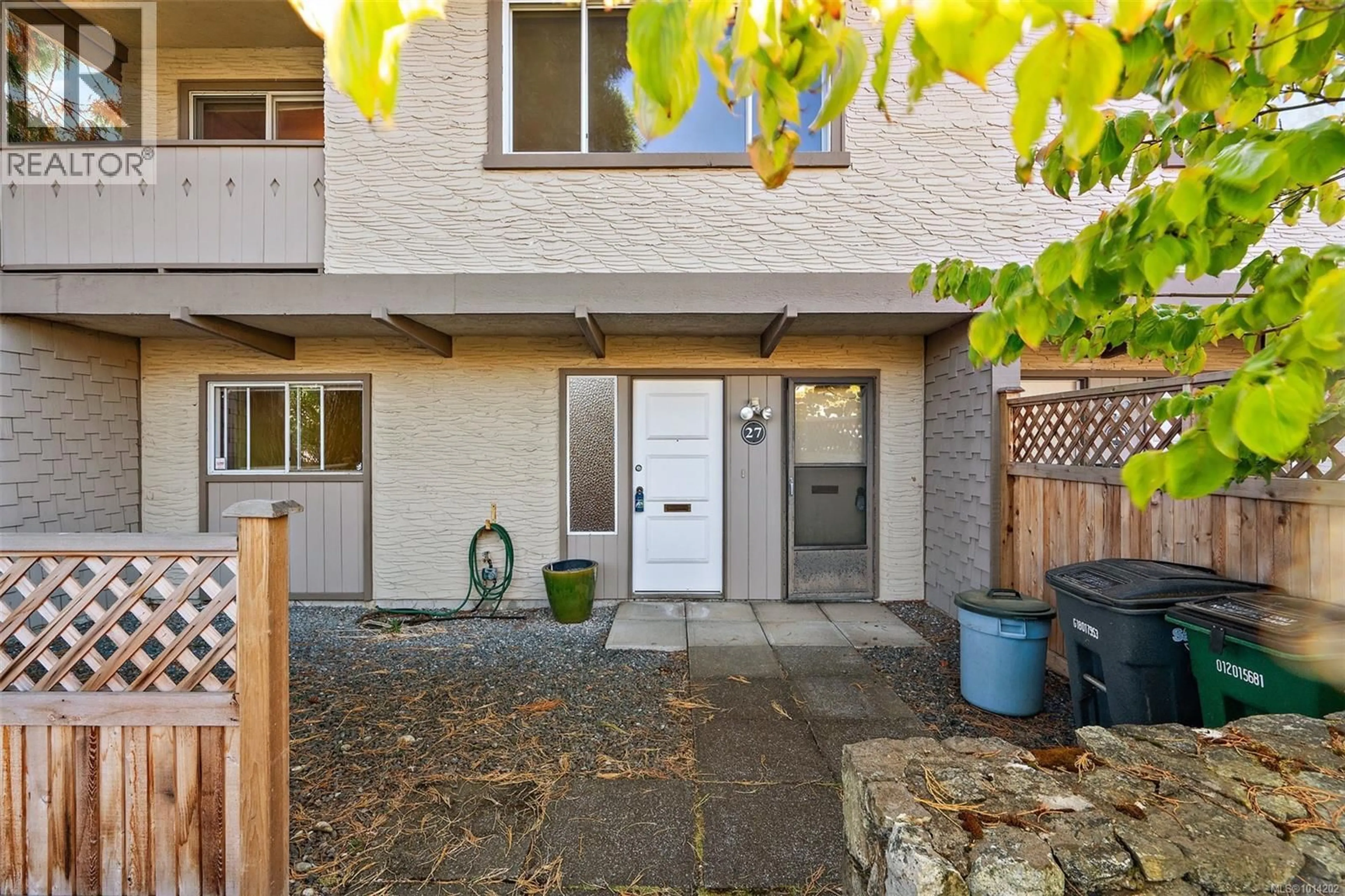 Patio, street for 27 - 4051 SHELBOURNE STREET, Saanich British Columbia V8N3E5