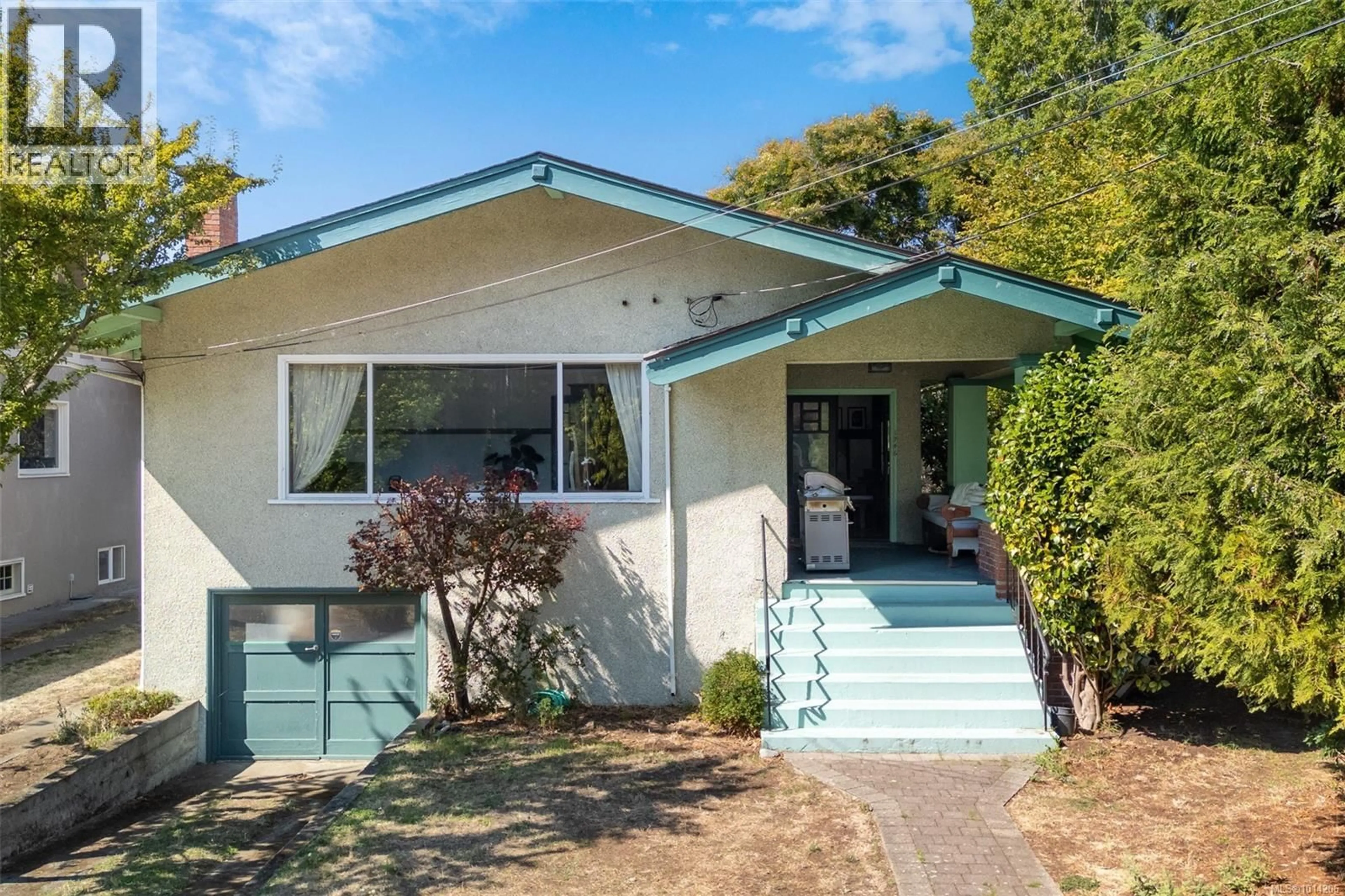 Home with vinyl exterior material, street for 1746 LULIE STREET, Oak Bay British Columbia V8R5W6