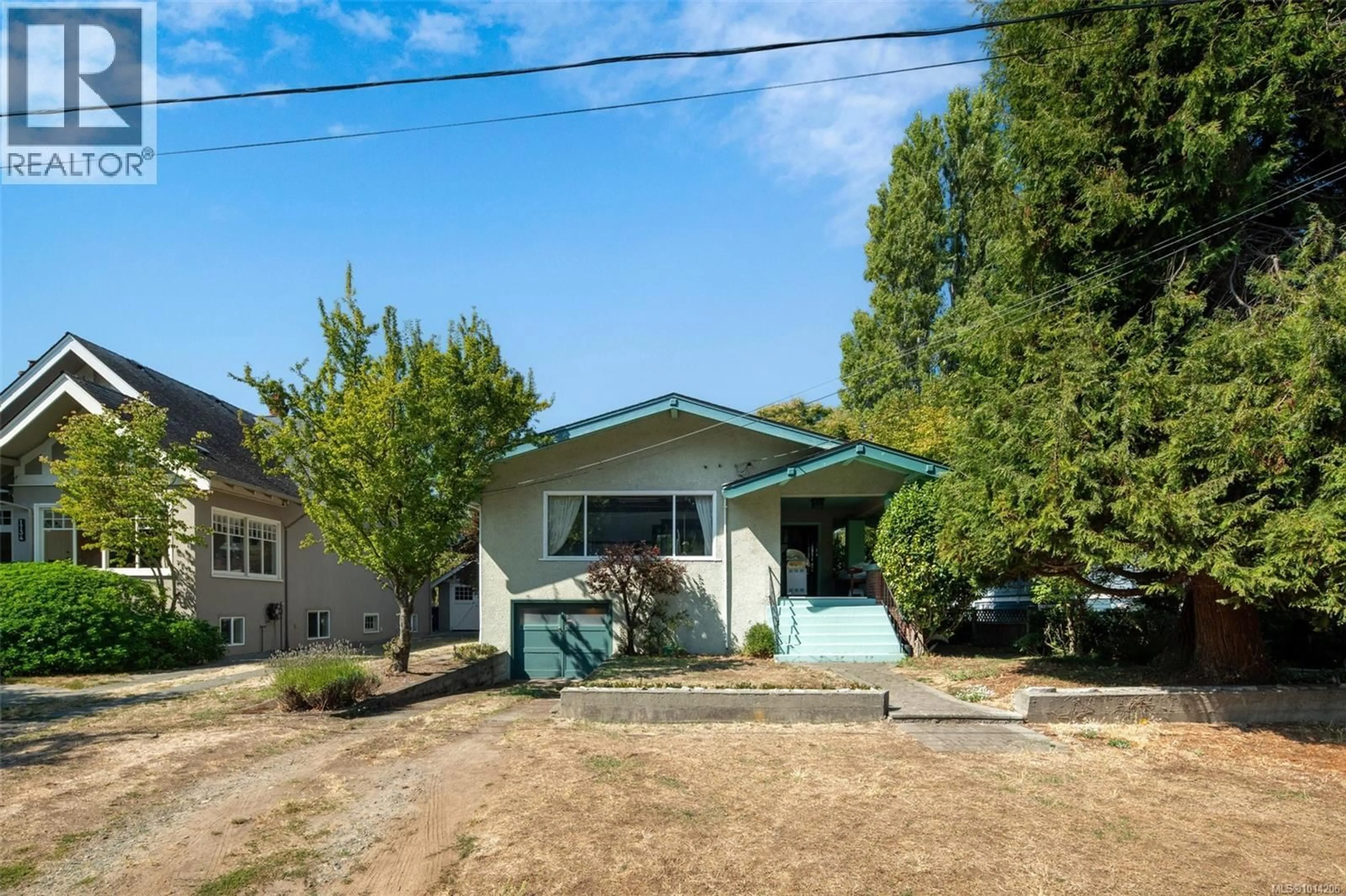 Home with vinyl exterior material, street for 1746 LULIE STREET, Oak Bay British Columbia V8R5W6