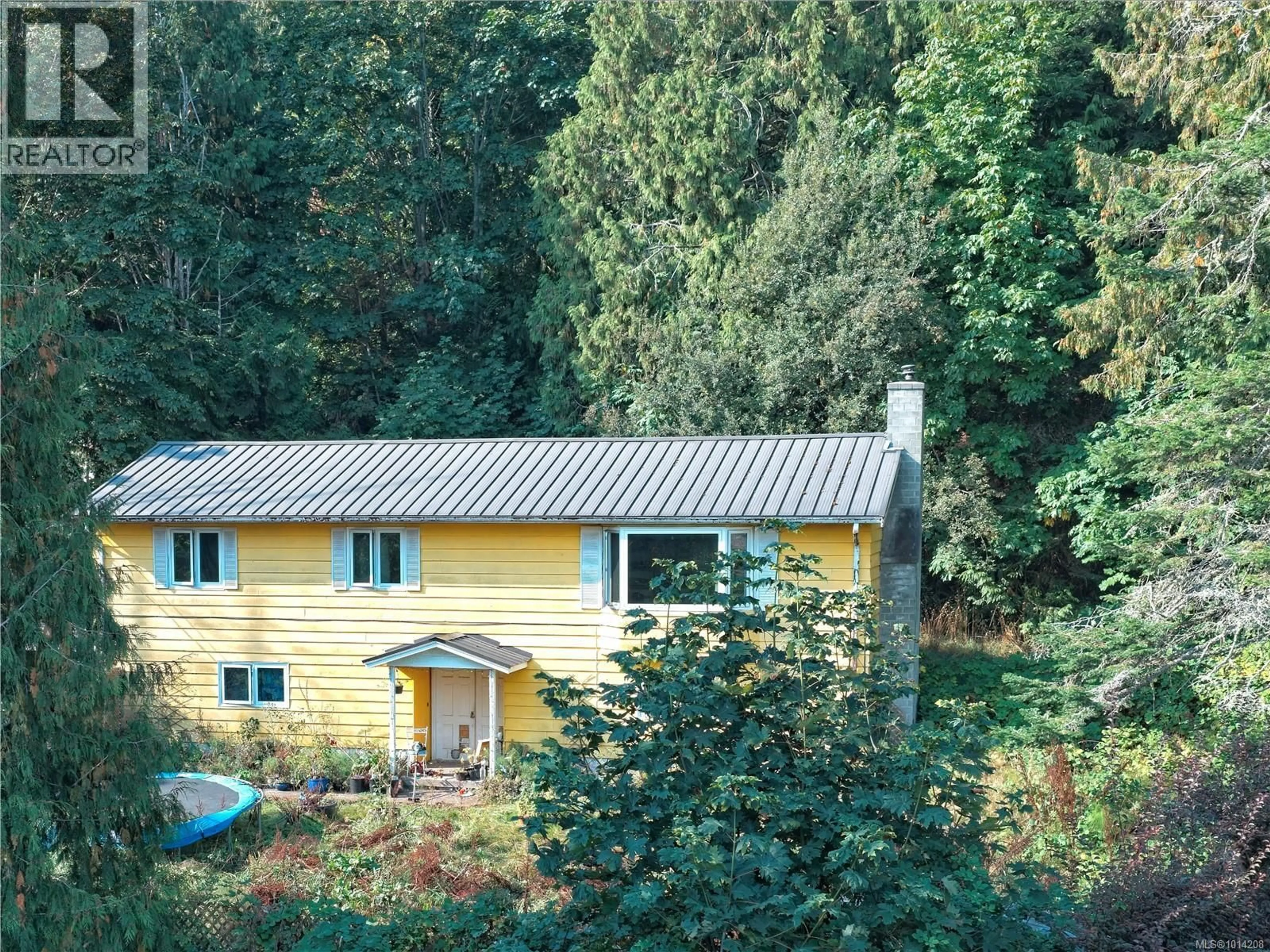 A pic from outside/outdoor area/front of a property/back of a property/a pic from drone, building for 190 GRANTVILLE STREET, Salt Spring British Columbia V8K1P1