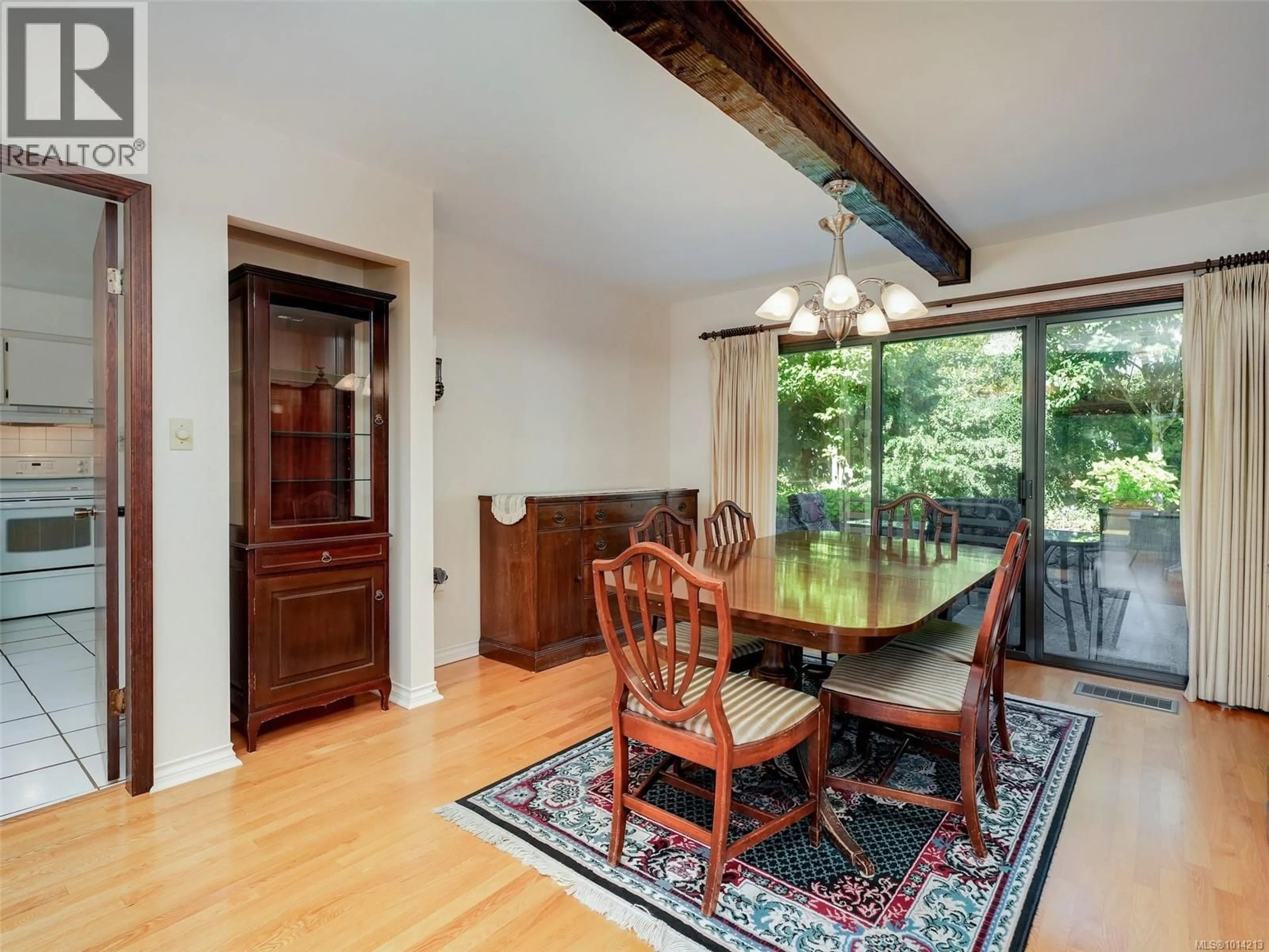 Dining room, wood/laminate floor for 5255 HANOVER PLACE, Saanich British Columbia V8Y2C7