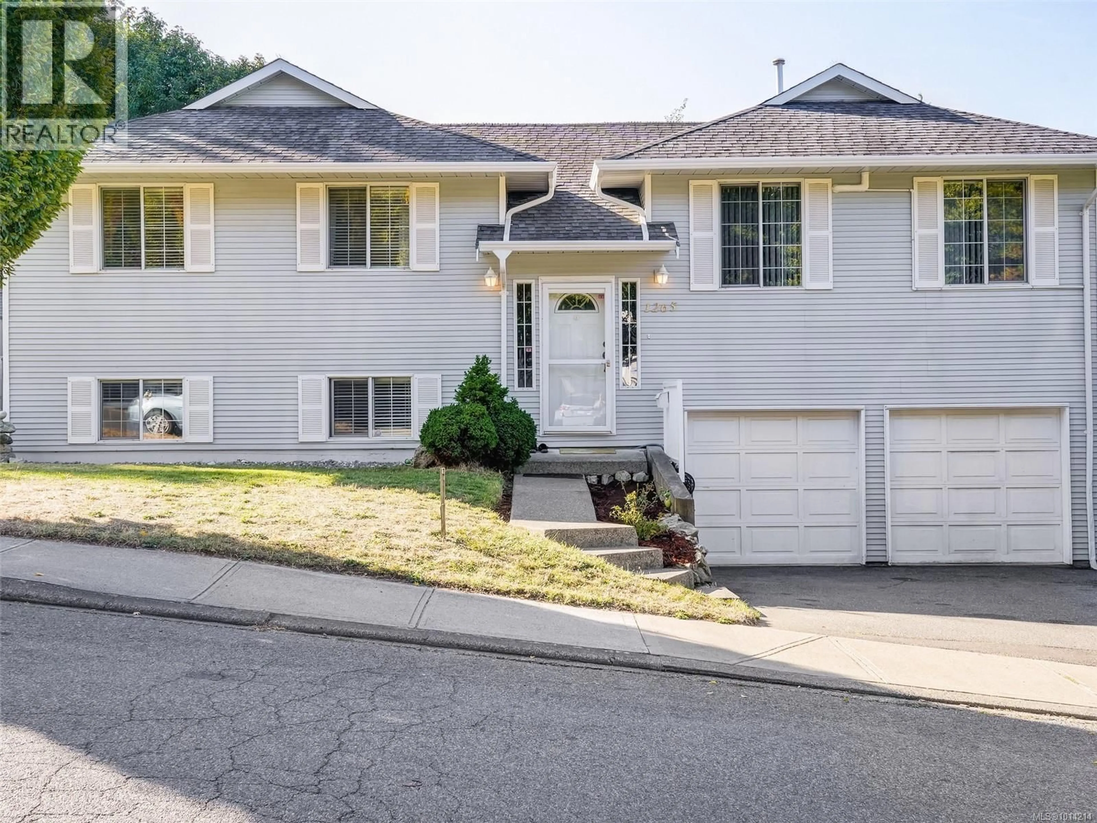 Home with vinyl exterior material, street for 1265 WOODWAY ROAD, Esquimalt British Columbia V9A4W9