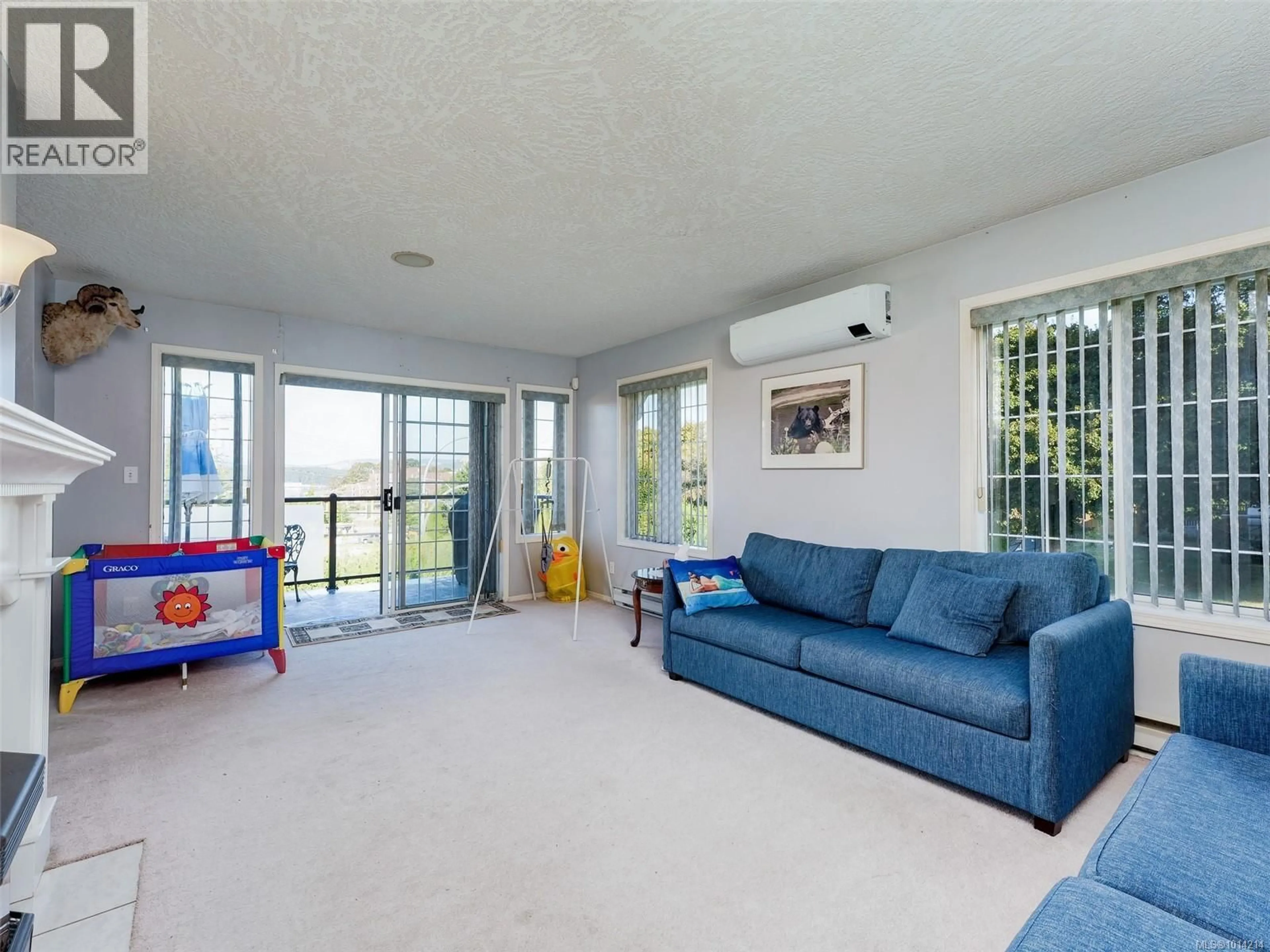 Living room with furniture, unknown for 1265 WOODWAY ROAD, Esquimalt British Columbia V9A4W9
