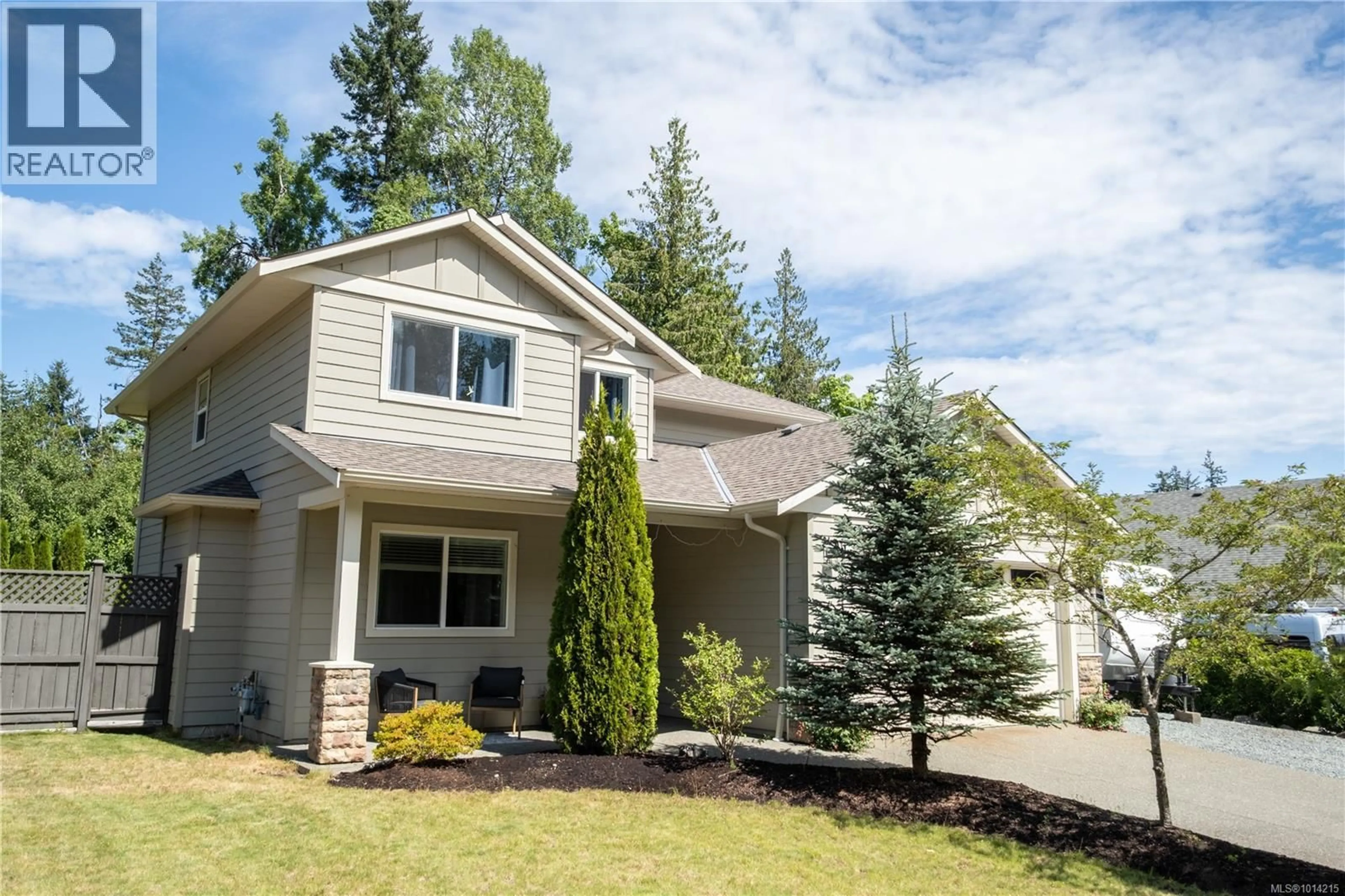 Home with vinyl exterior material, street for 2757 SWANSON STREET, Courtenay British Columbia V9N0C8