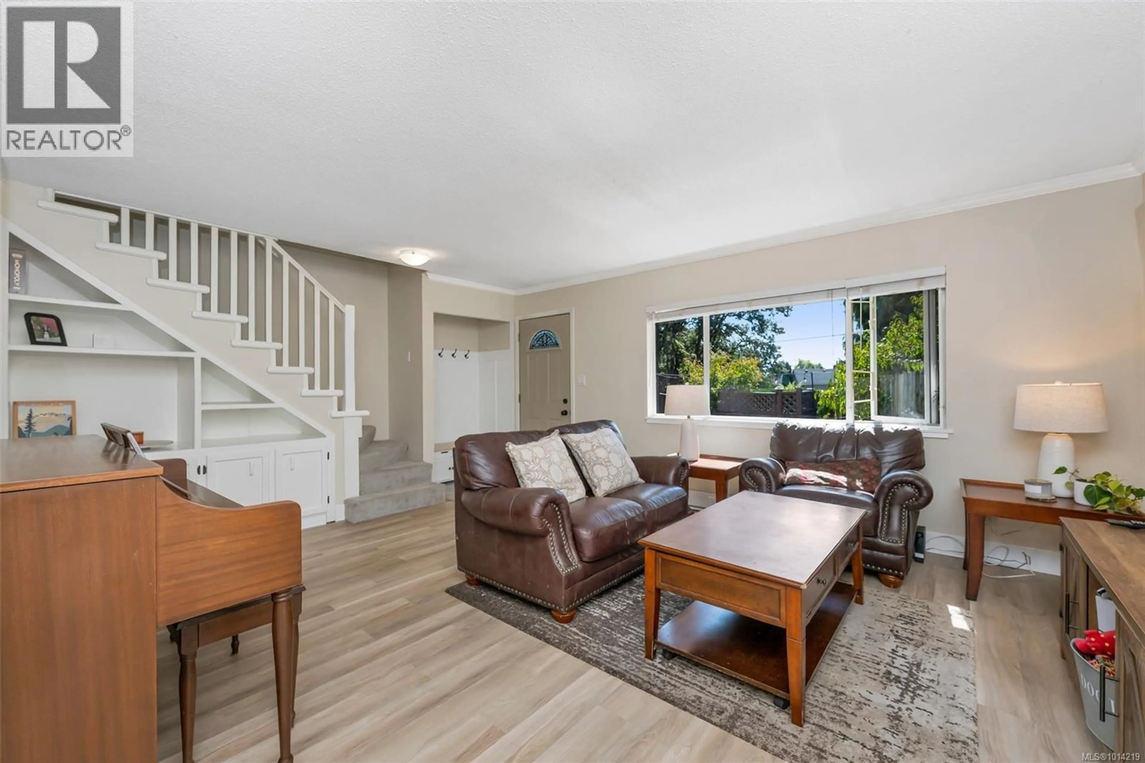 Living room with furniture, unknown for 1018 FALMOUTH ROAD, Saanich British Columbia V8X3A5