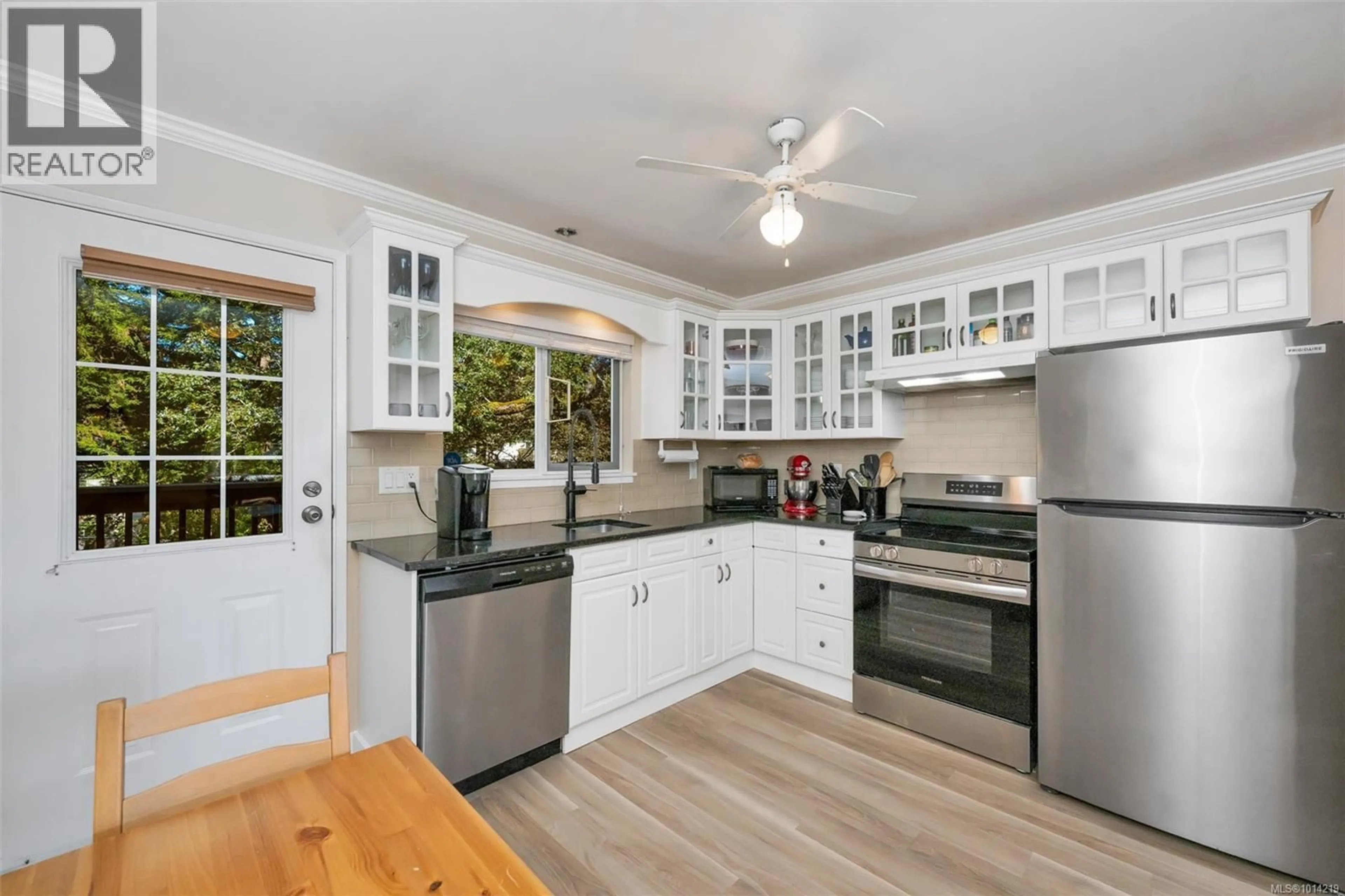 Open concept kitchen, unknown for 1018 FALMOUTH ROAD, Saanich British Columbia V8X3A5