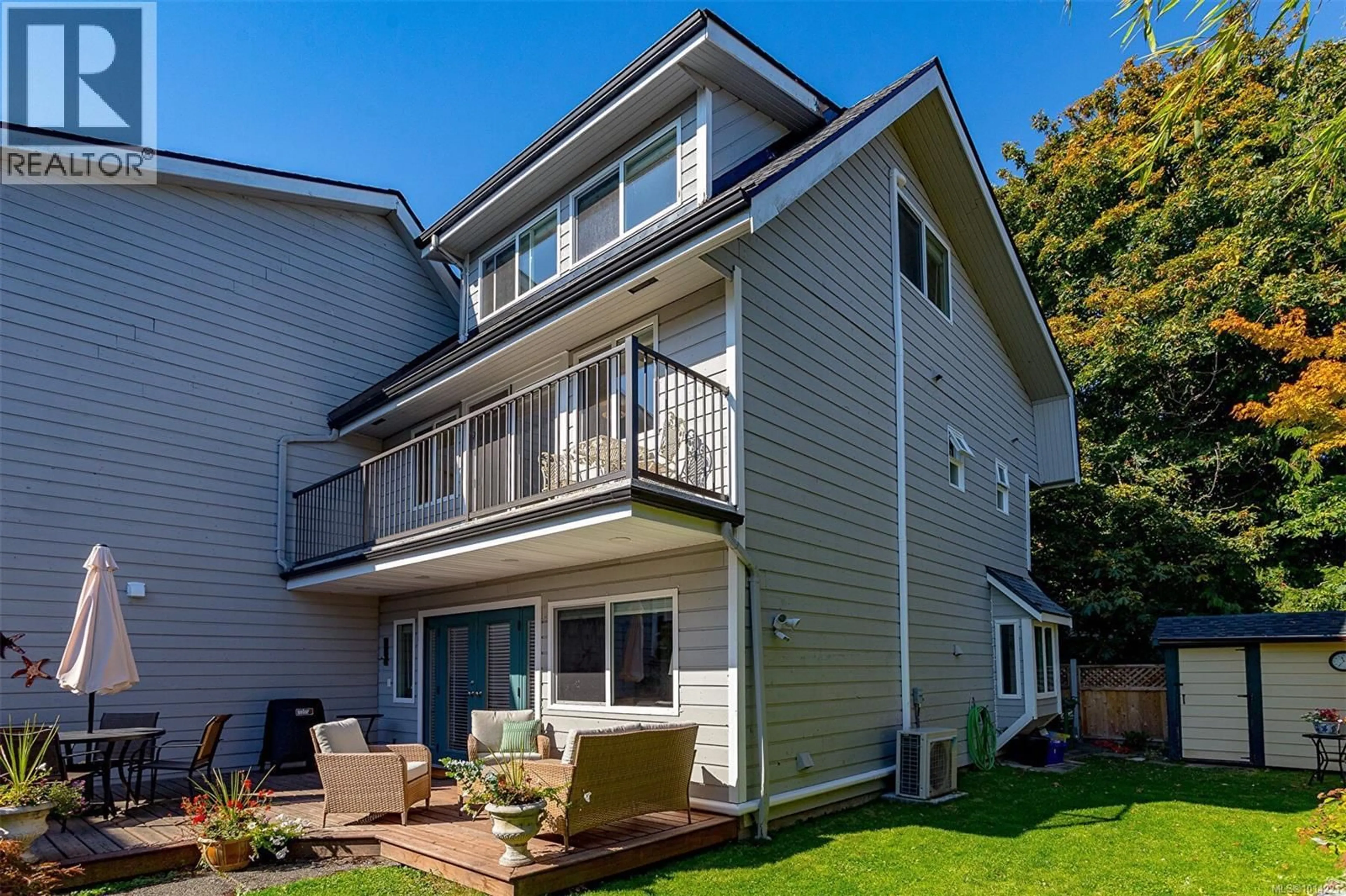 Home with vinyl exterior material, unknown for 4 - 126 ONTARIO STREET, Victoria British Columbia V8V1M9