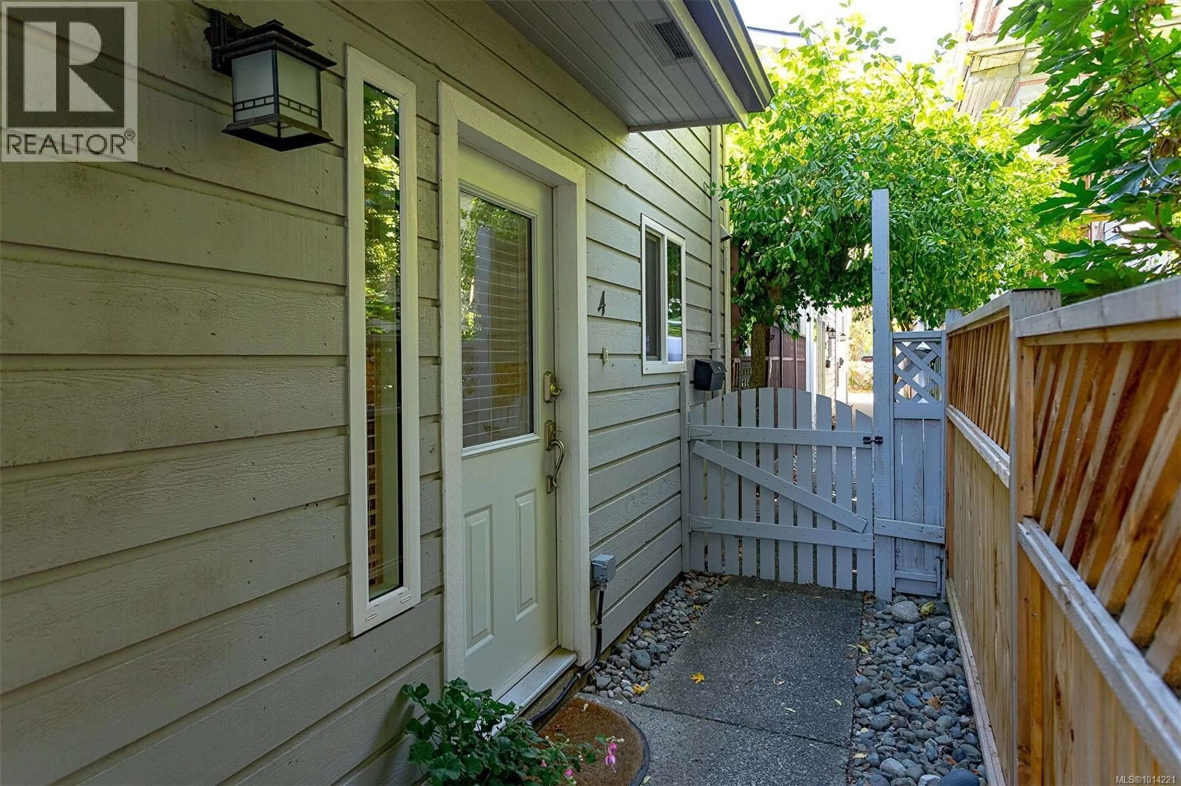 Unknown for 4 - 126 ONTARIO STREET, Victoria British Columbia V8V1M9