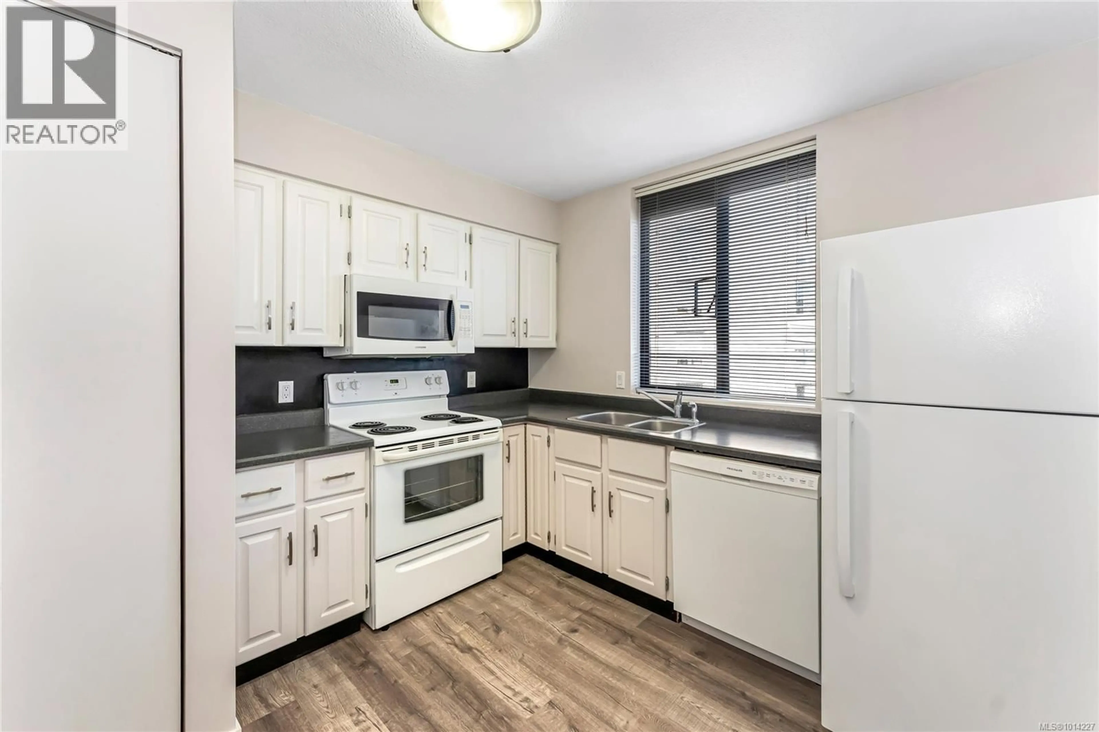 Standard kitchen, unknown for 701 - 1026 JOHNSON STREET, Victoria British Columbia V8V3N7