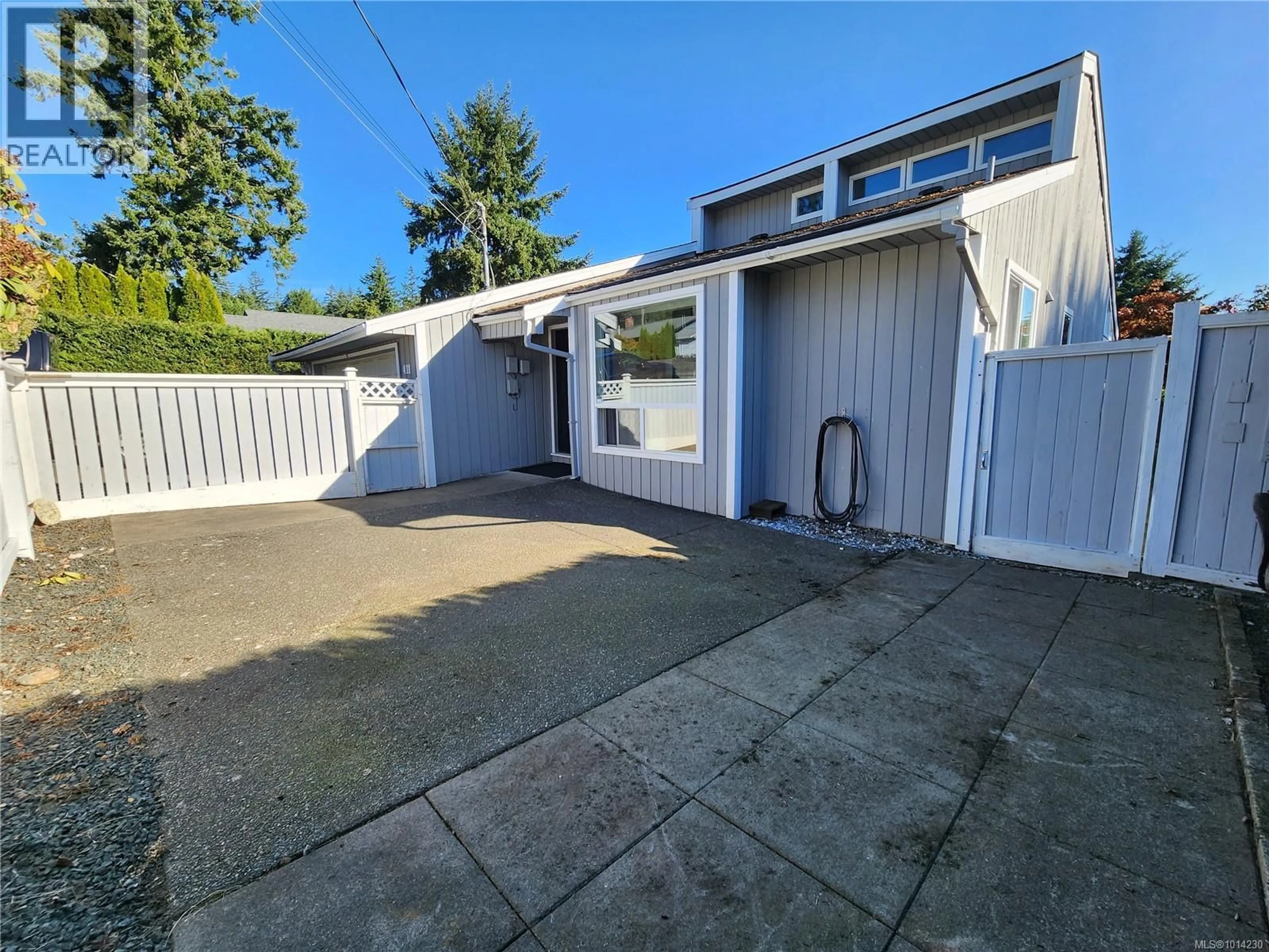 A pic from outside/outdoor area/front of a property/back of a property/a pic from drone, street for 411 ROCKLAND ROAD, Campbell River British Columbia V9W1N7