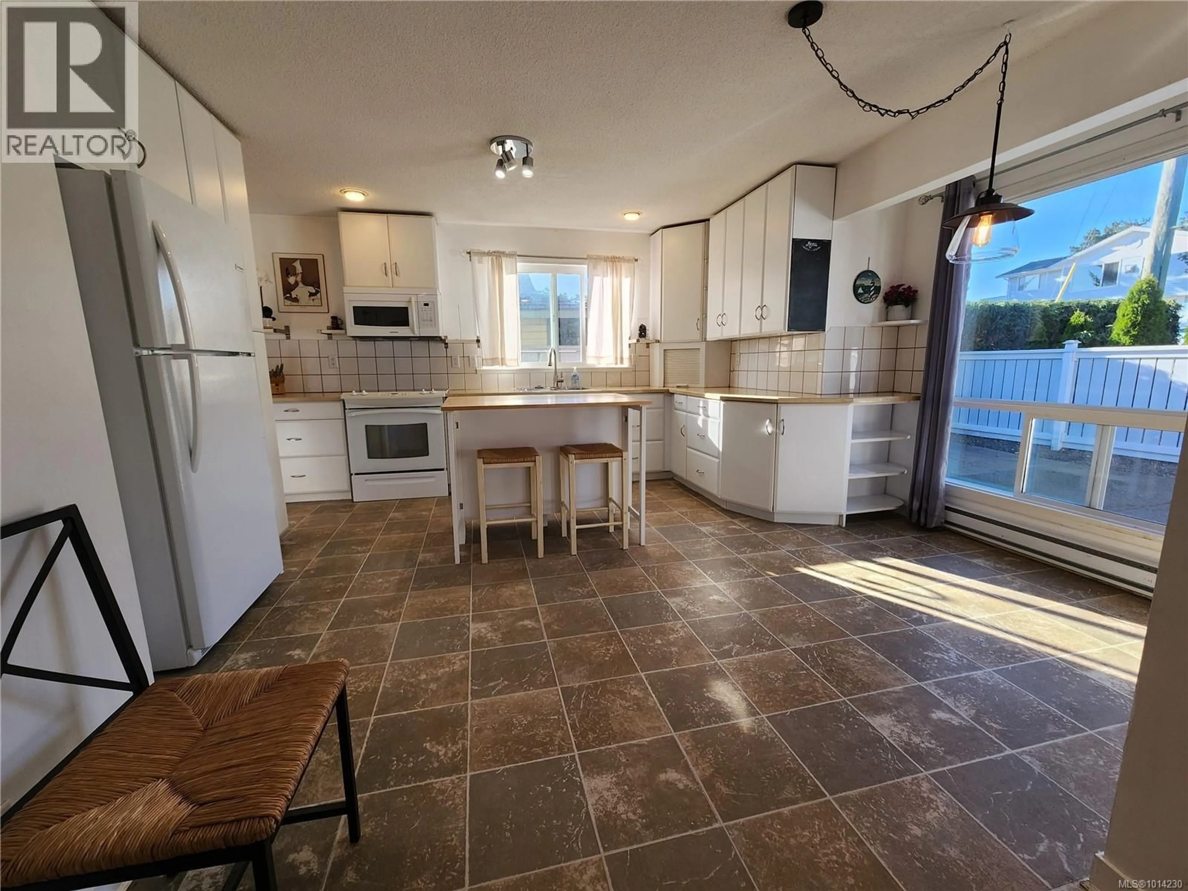 Unknown for 411 ROCKLAND ROAD, Campbell River British Columbia V9W1N7