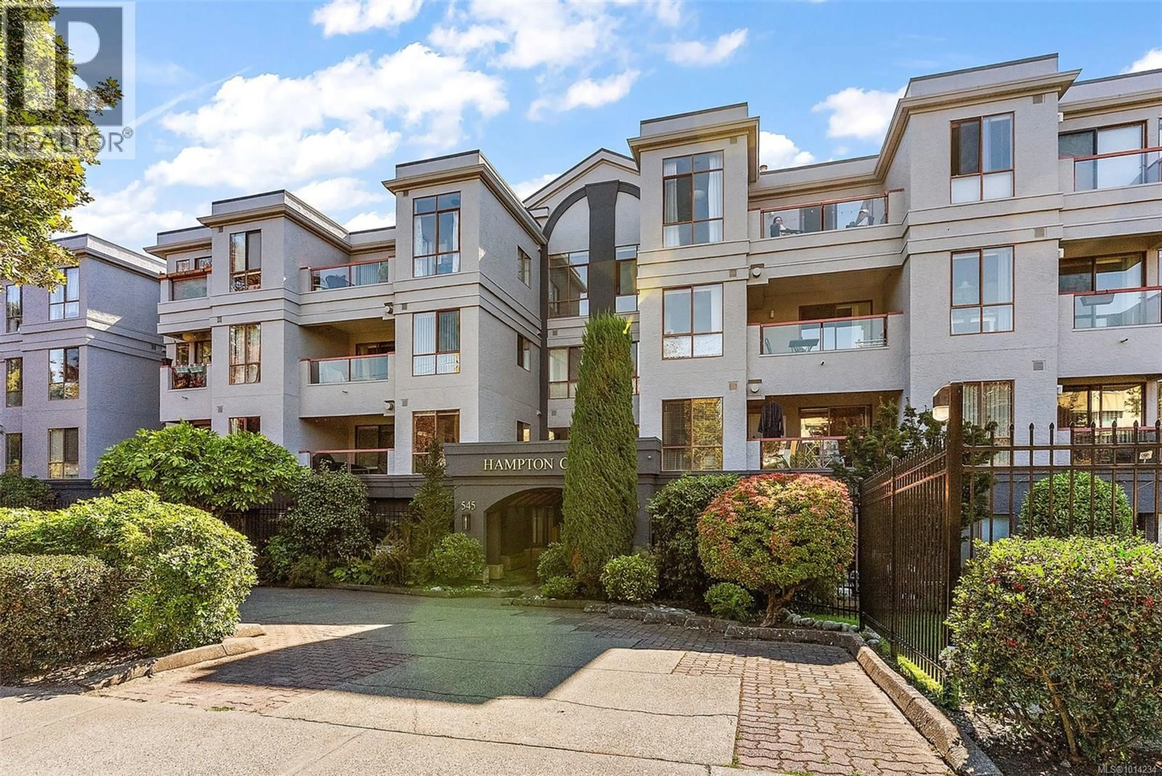 Patio, street for 412 - 545 MANCHESTER ROAD, Victoria British Columbia V8T5H6