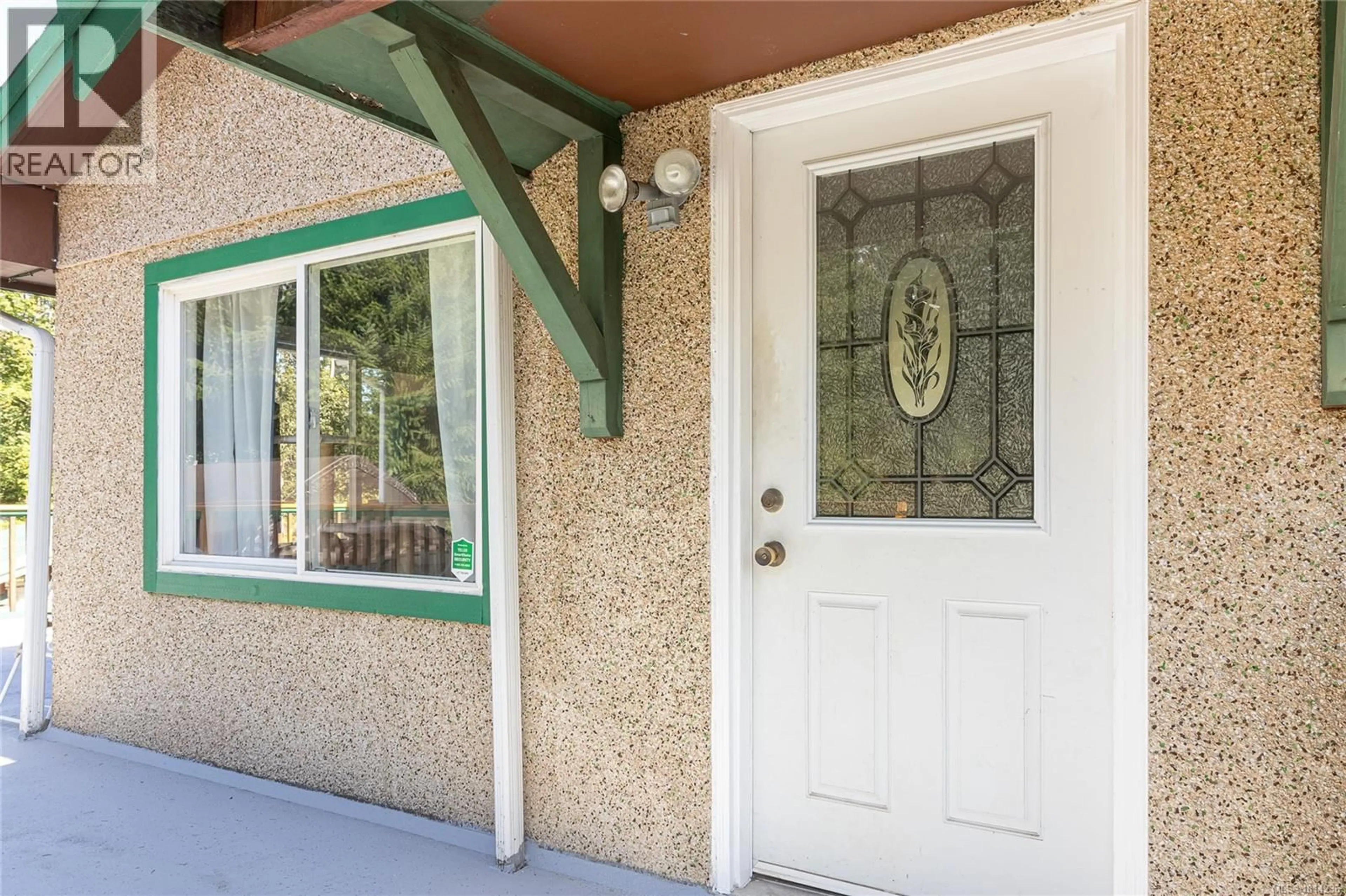 Indoor entryway for 10695 CHEMAINUS ROAD, Saltair British Columbia V9G2A4
