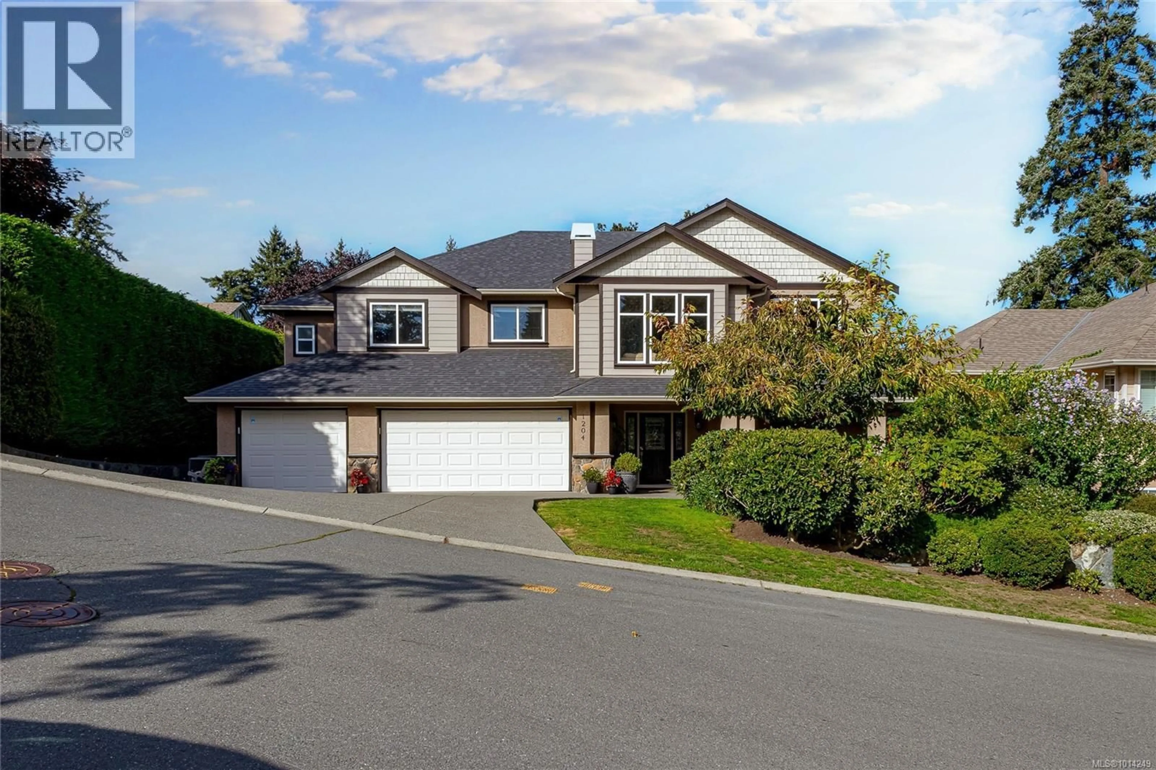 Home with vinyl exterior material, street for 1204 KNOCKAN PLACE, Saanich British Columbia V8Z7L5