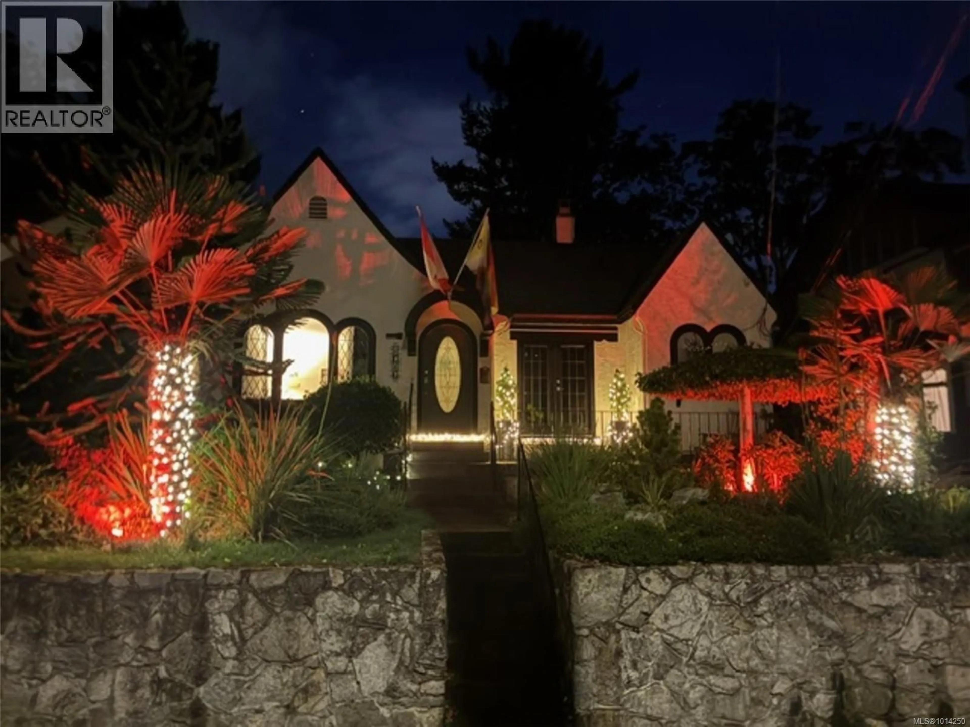 Unknown for 1016 CRAIGDARROCH ROAD, Victoria British Columbia V8S2A4