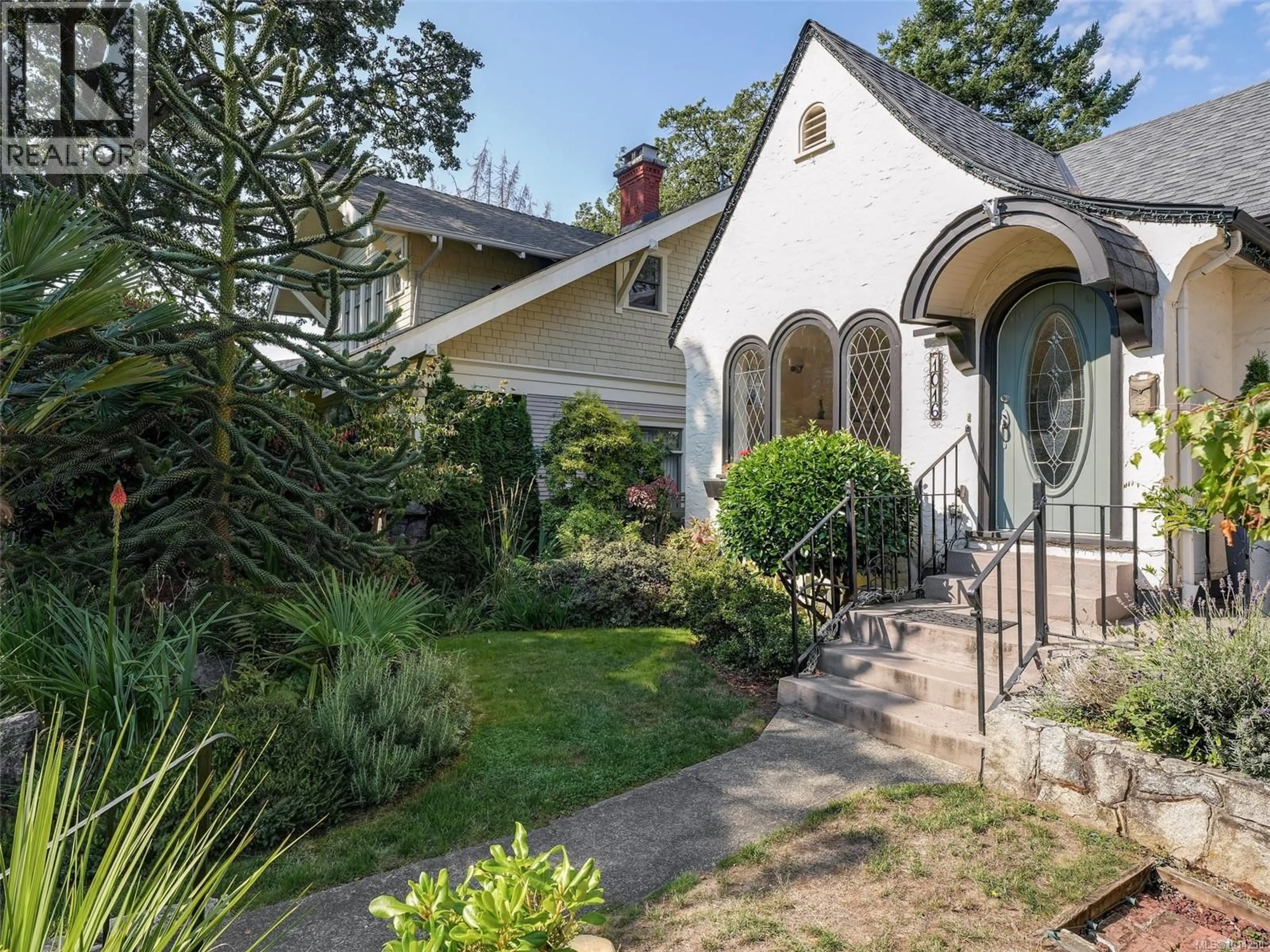Unknown for 1016 CRAIGDARROCH ROAD, Victoria British Columbia V8S2A4