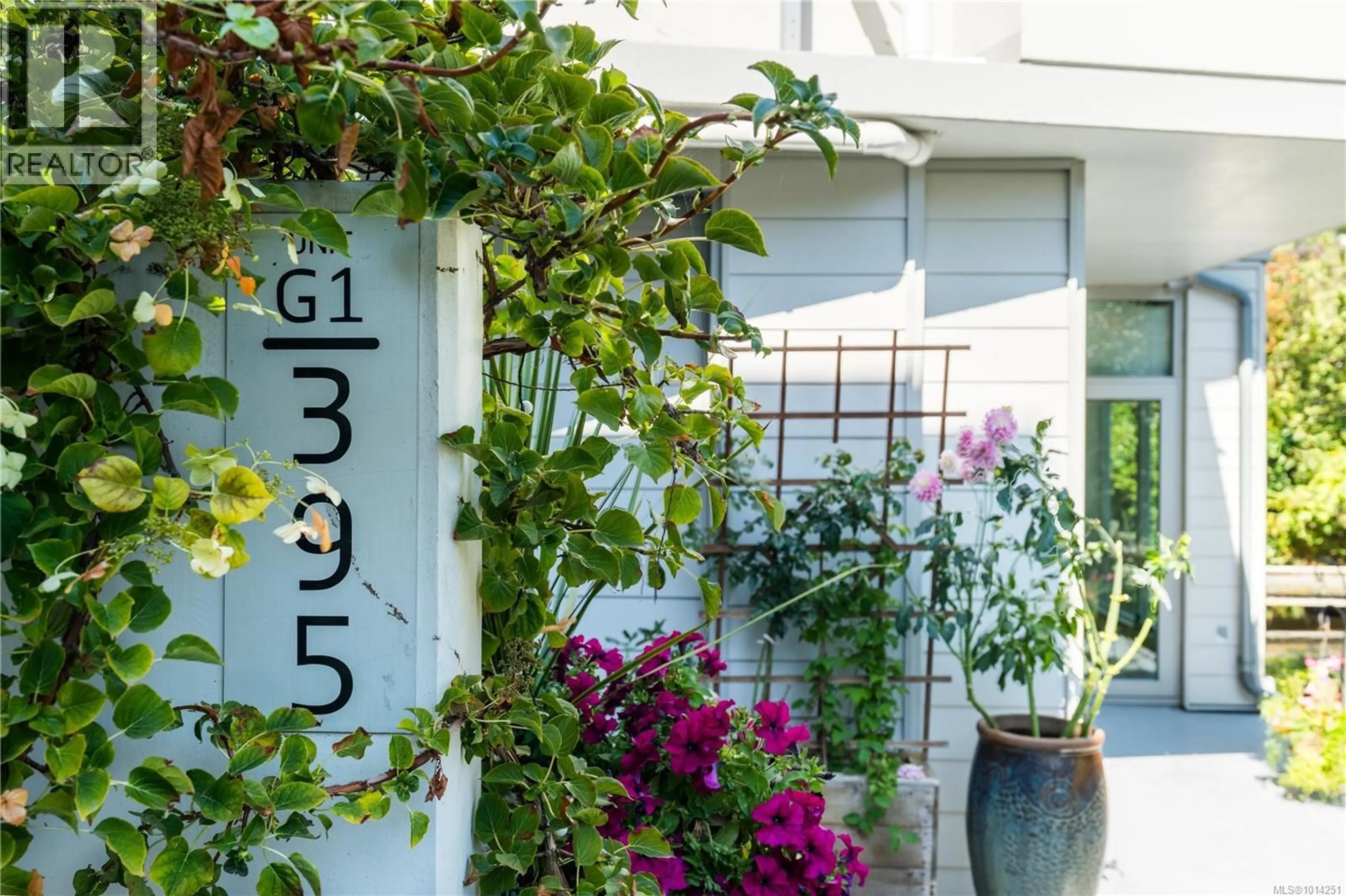 Indoor entryway for G1 - 395 TYEE ROAD, Victoria British Columbia V9A0A9