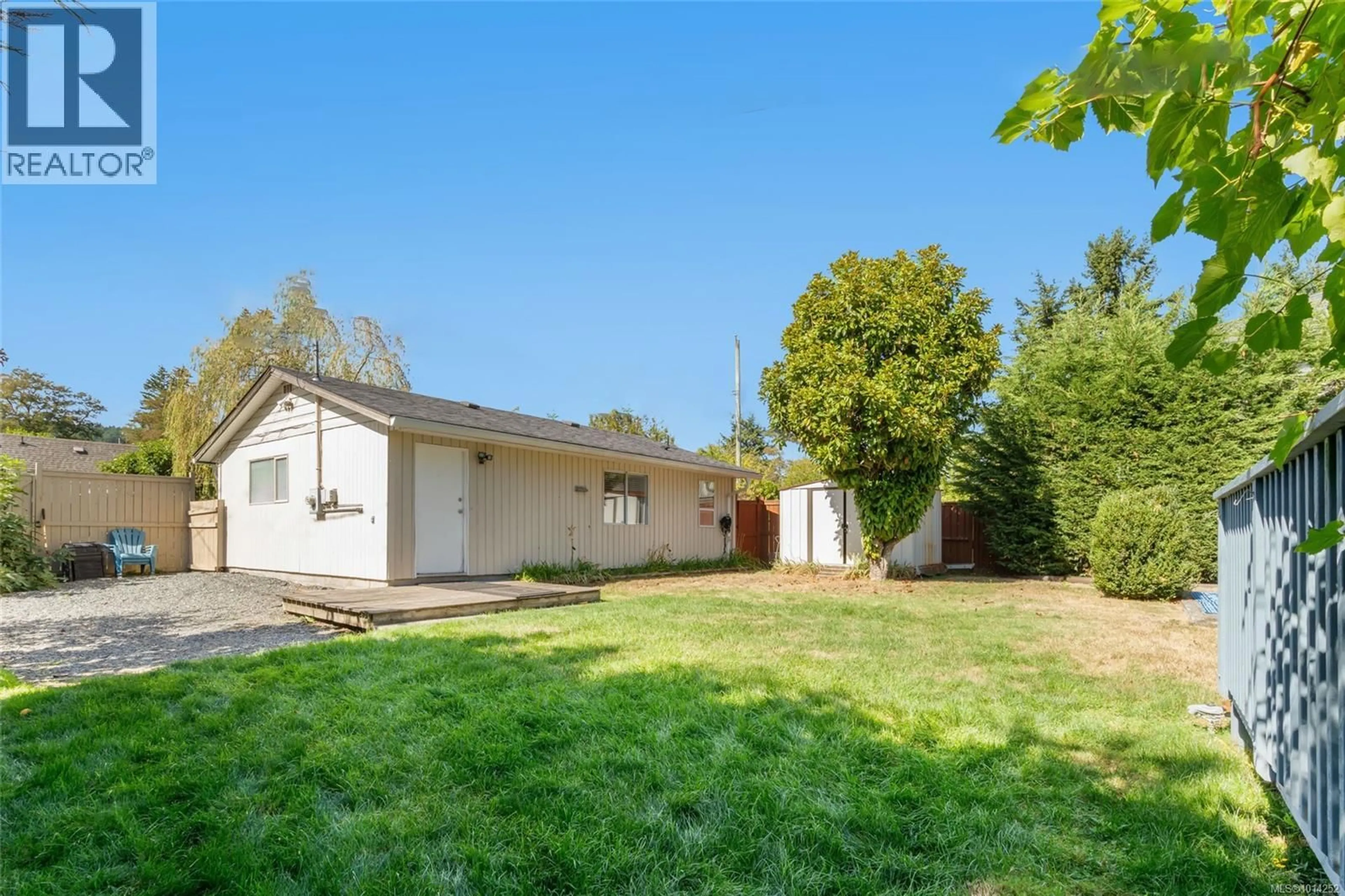 A pic from outside/outdoor area/front of a property/back of a property/a pic from drone, unknown for 473 WATFIELD AVENUE, Nanaimo British Columbia V9R3P6
