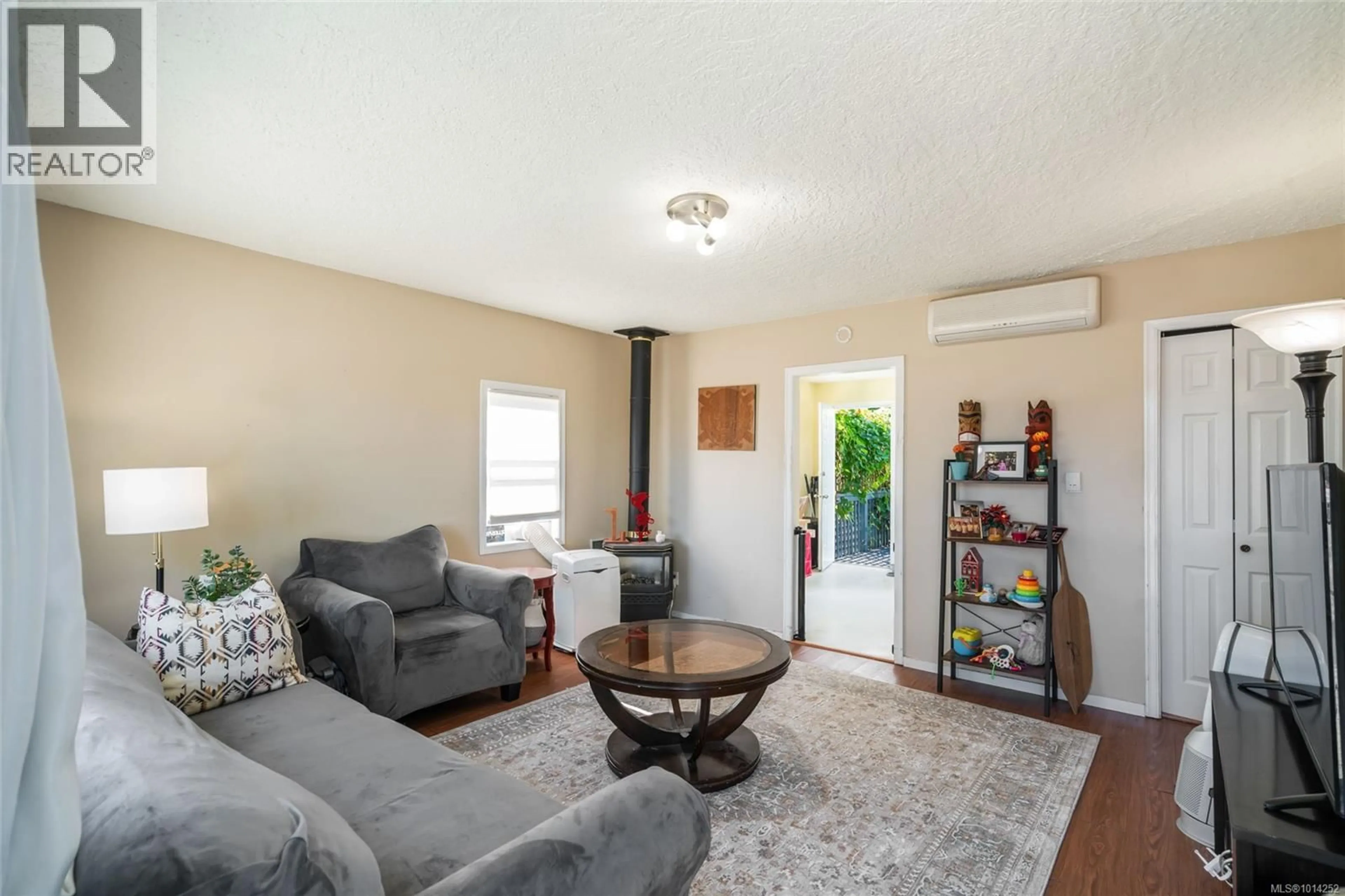 Living room with furniture, unknown for 473 WATFIELD AVENUE, Nanaimo British Columbia V9R3P6