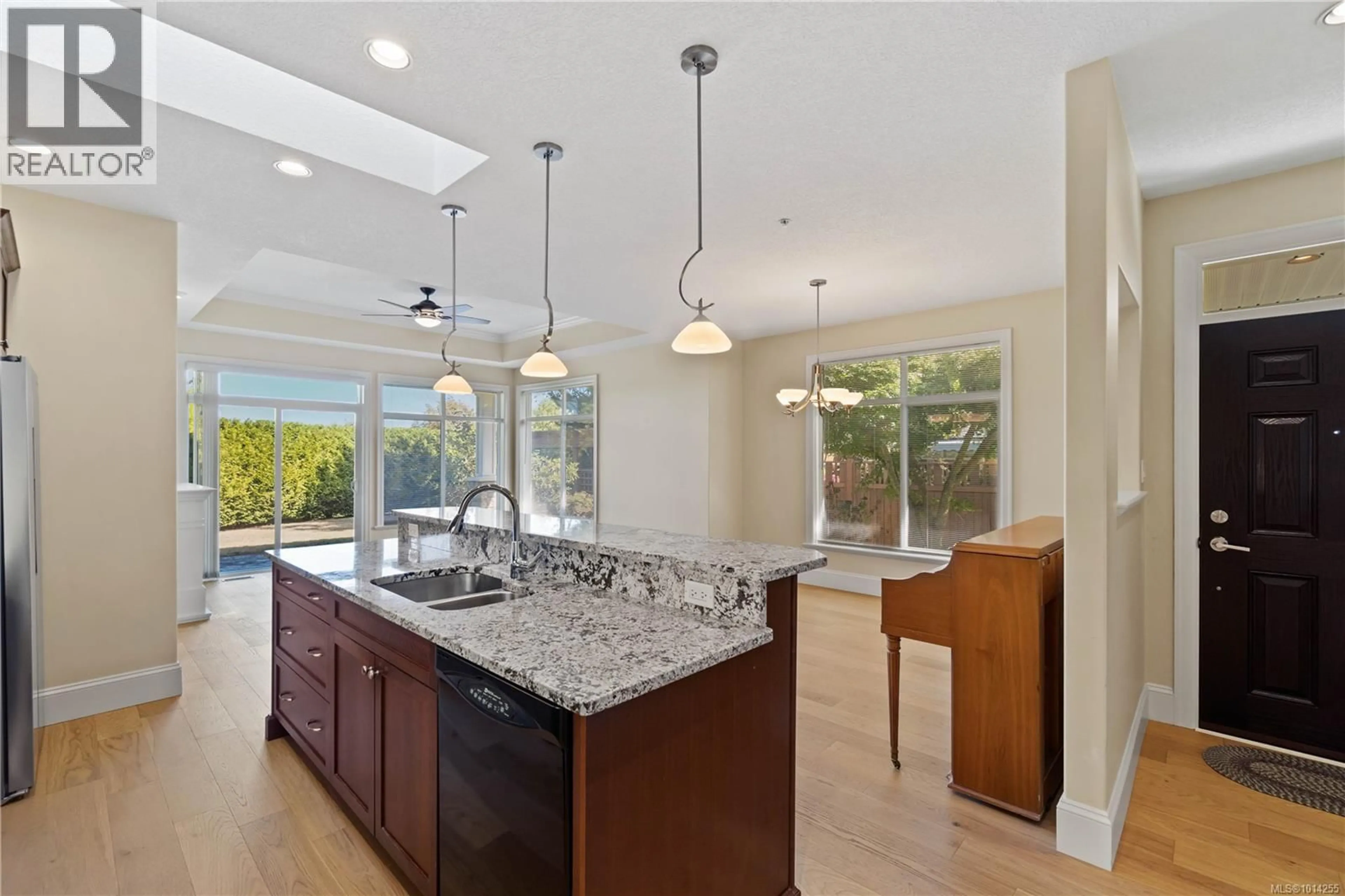 Open concept kitchen, ceramic/tile floor for 25 - 447 PYM STREET SOUTH, Parksville British Columbia V9P2H9