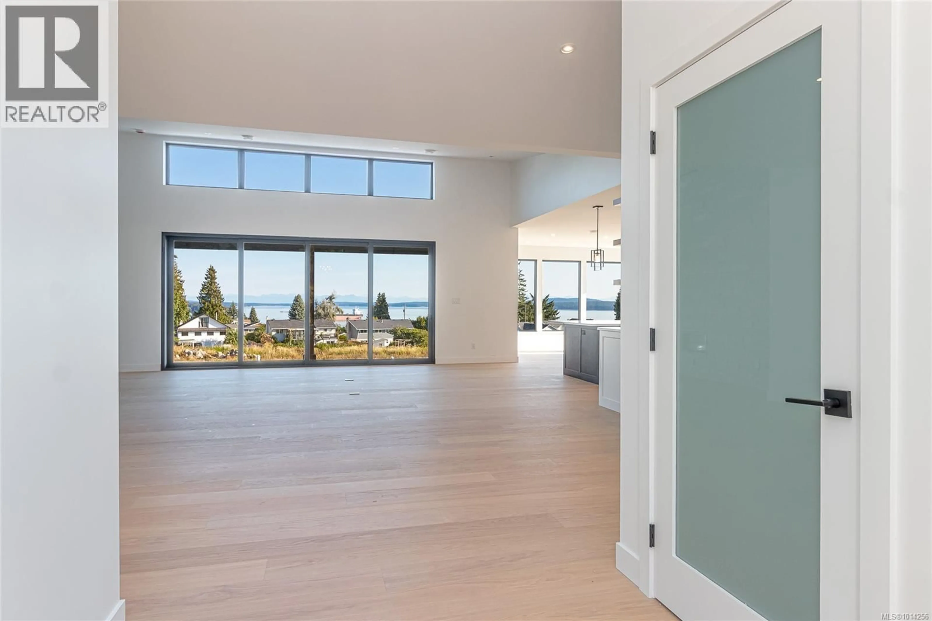 Indoor foyer for 10928 GRANDVIEW ROAD, Saltair British Columbia V9G1Z7