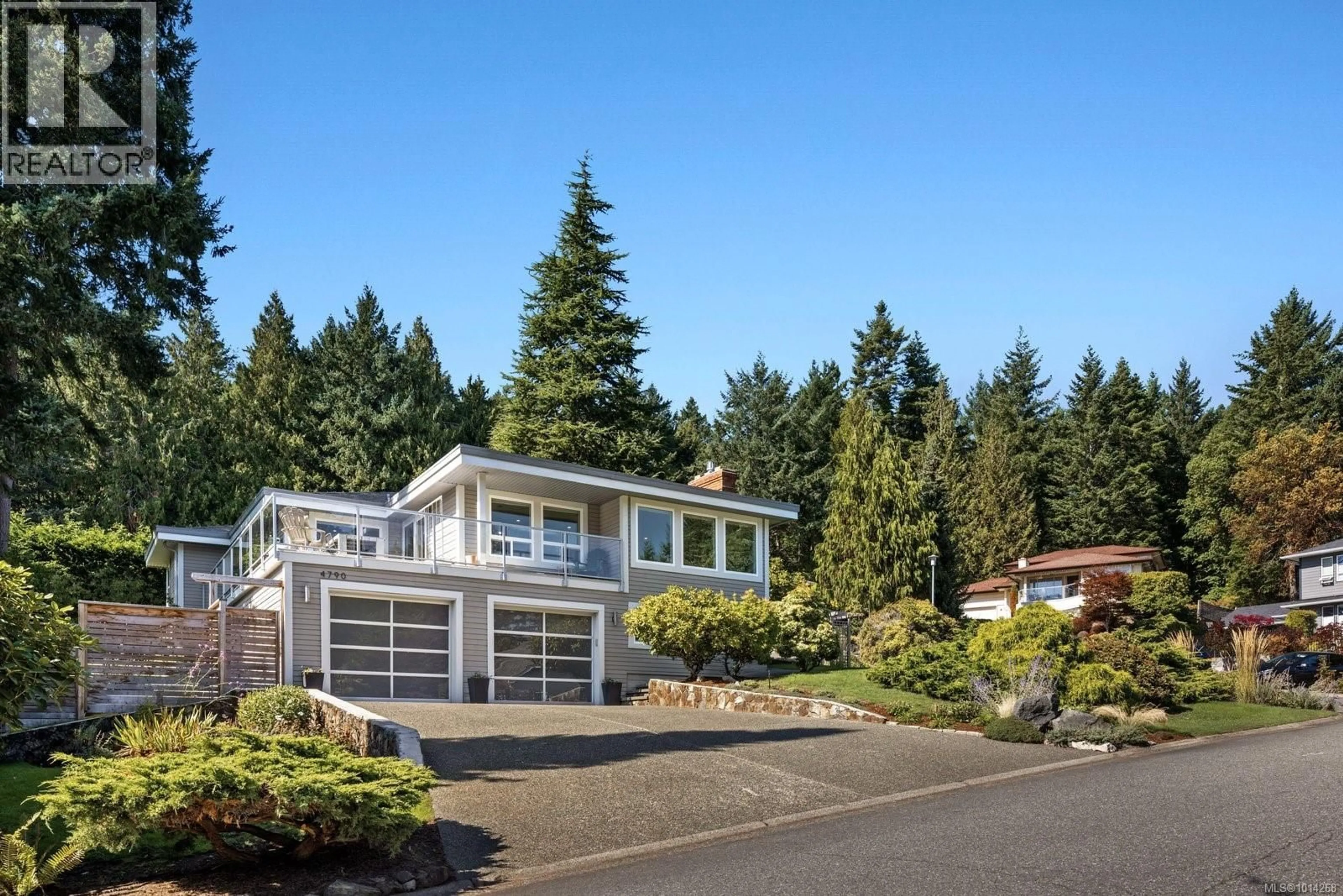 Home with vinyl exterior material, water/lake/river/ocean view for 4790 AMBLEWOOD DRIVE, Saanich British Columbia V8Y2S3