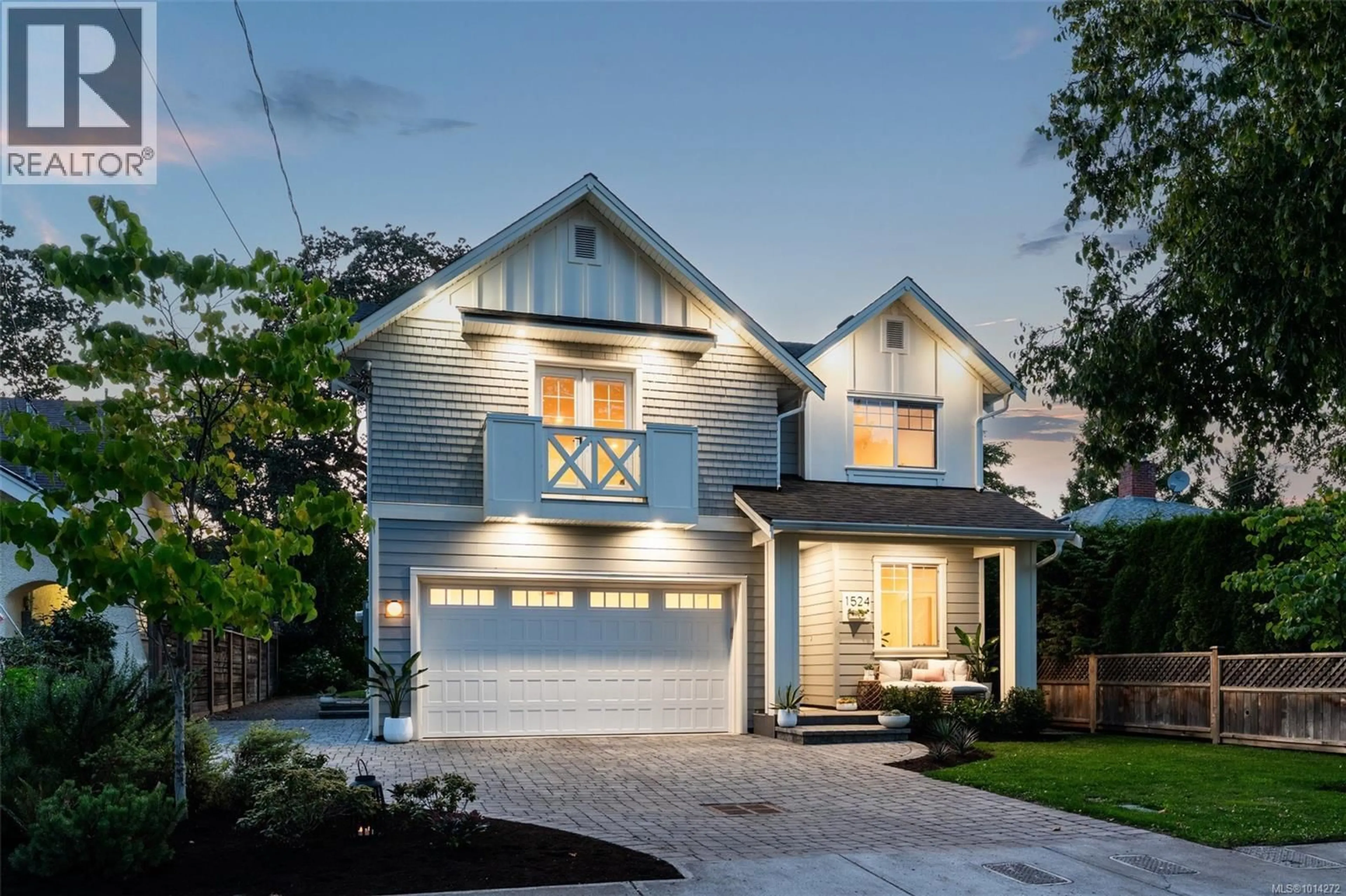 Home with vinyl exterior material, street for 1524 DAVIE STREET, Victoria British Columbia V8R4W3