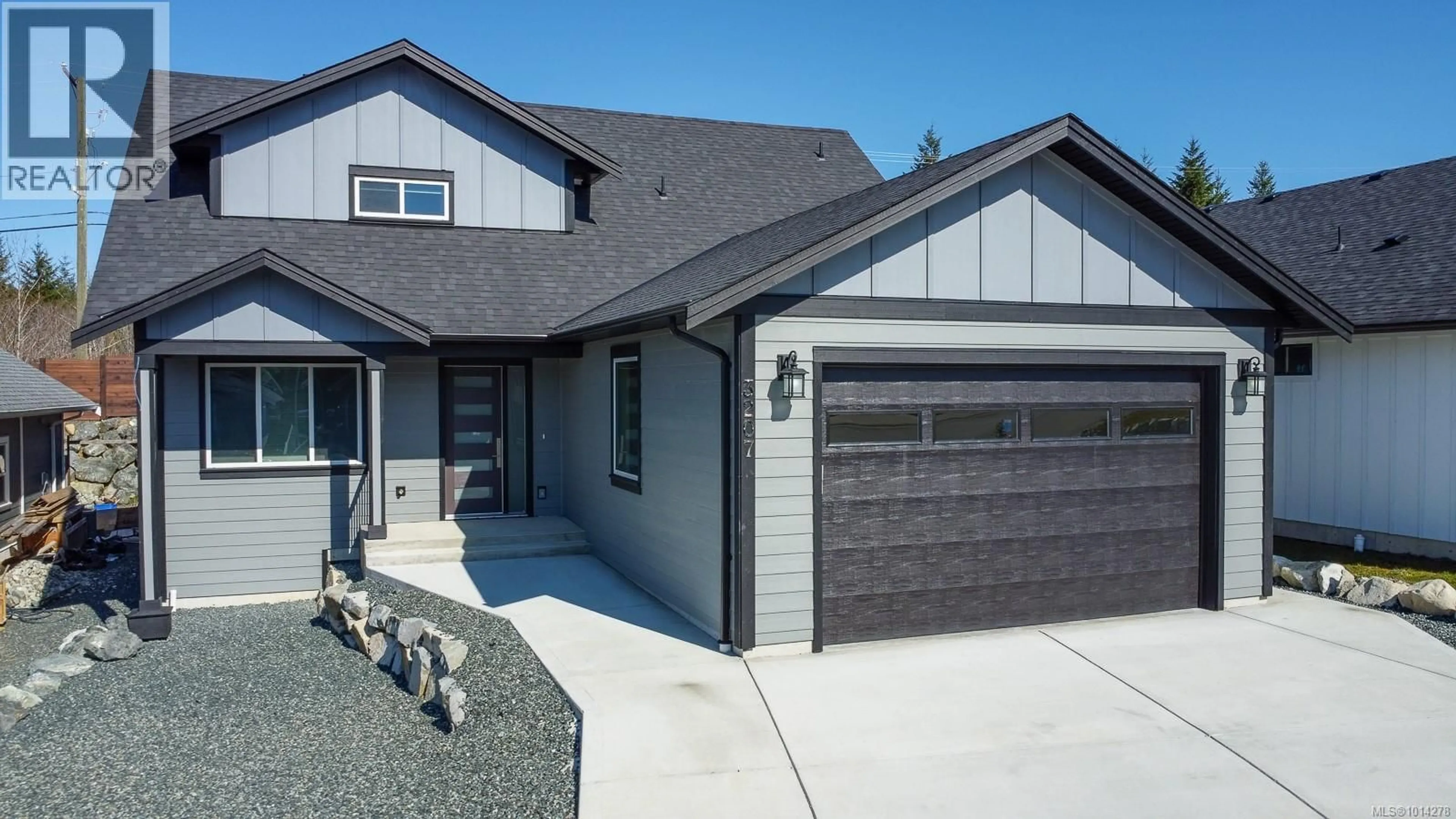 Home with vinyl exterior material, street for 3207 FERNWOOD LANE, Port Alberni British Columbia V9Y0C5