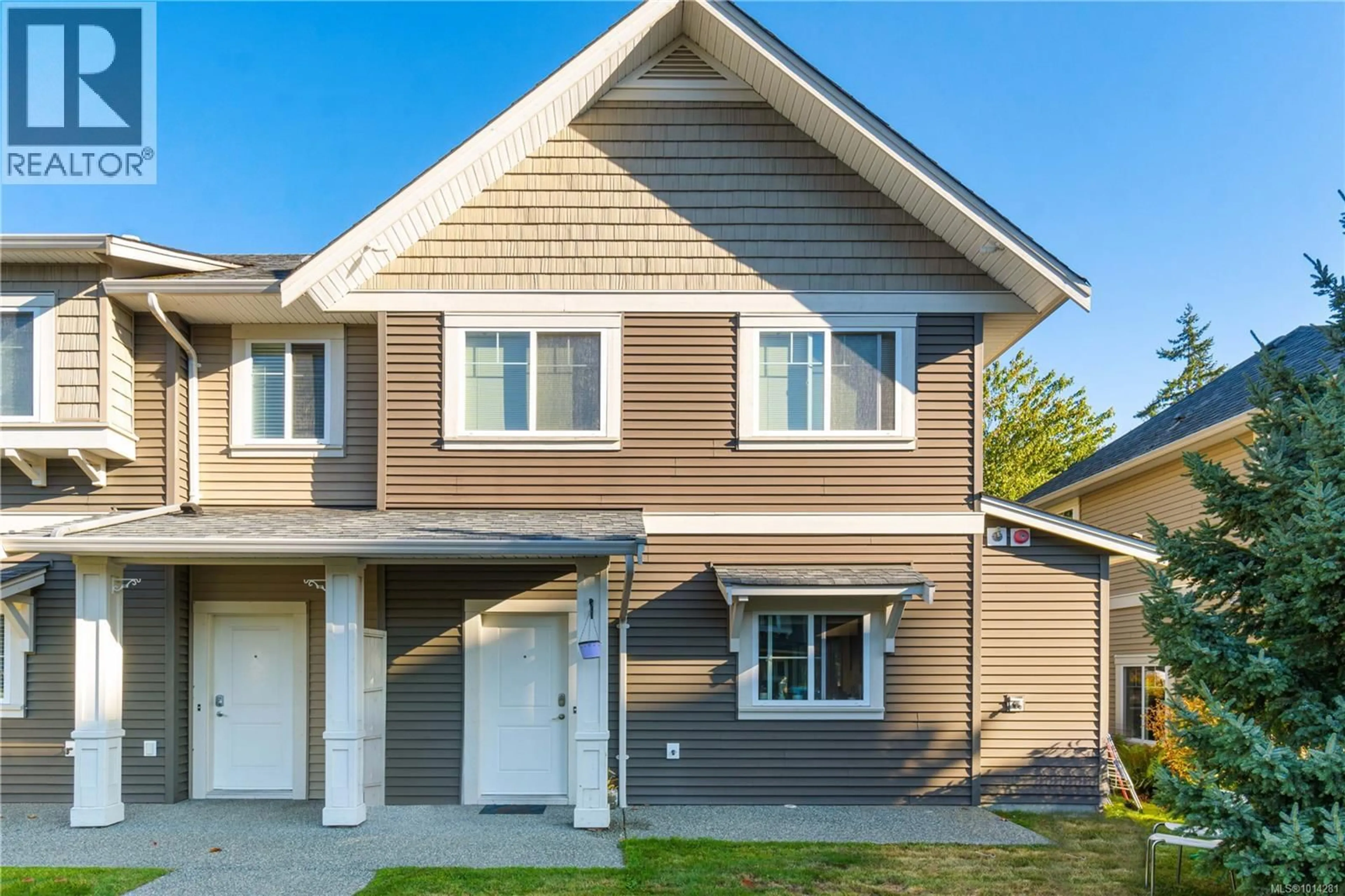 Home with vinyl exterior material, street for 301 - 1675 CRESCENT VIEW DRIVE, Nanaimo British Columbia V9S0A8