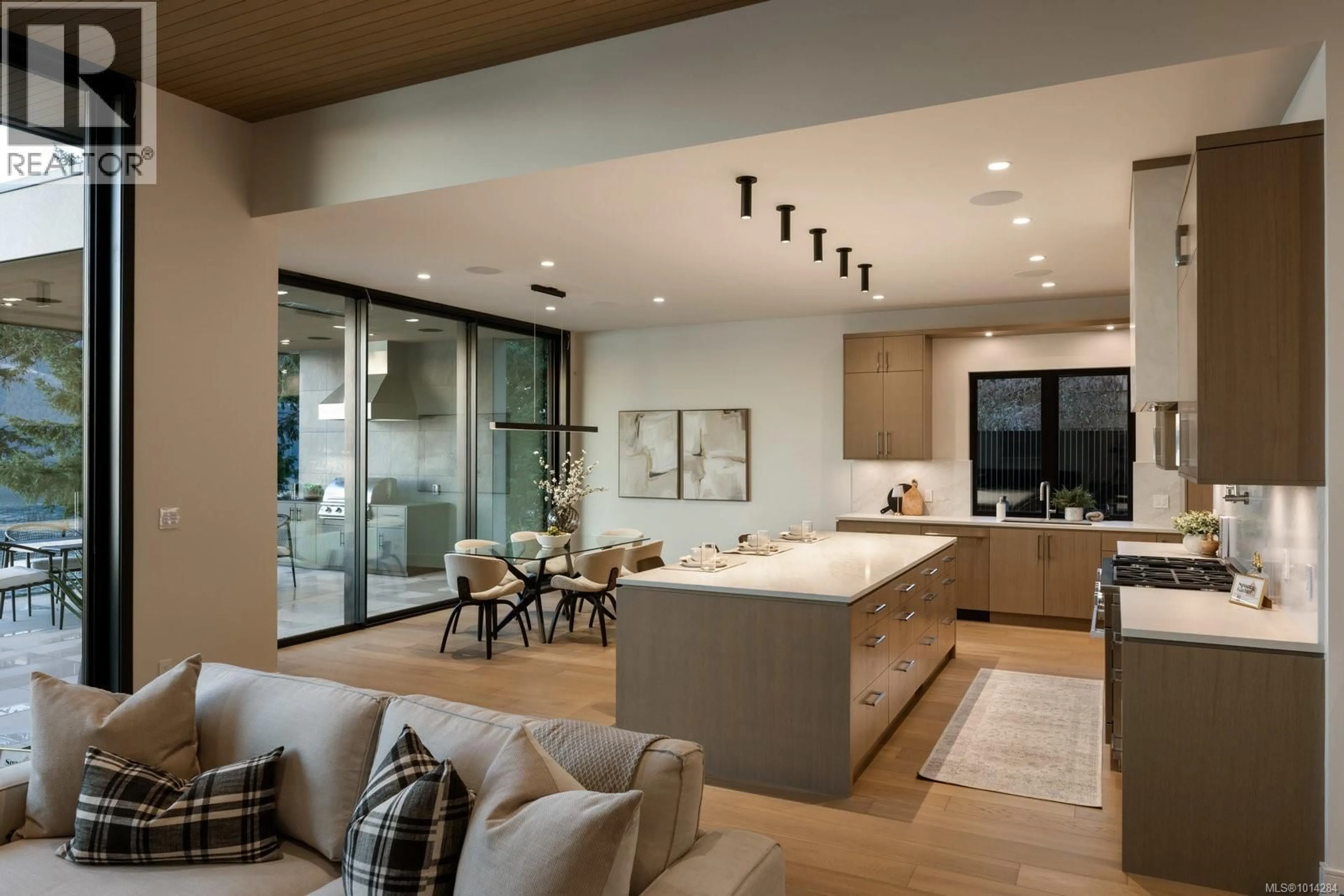 Open concept kitchen, unknown for 418 LANDS END ROAD, North Saanich British Columbia V8L5L9