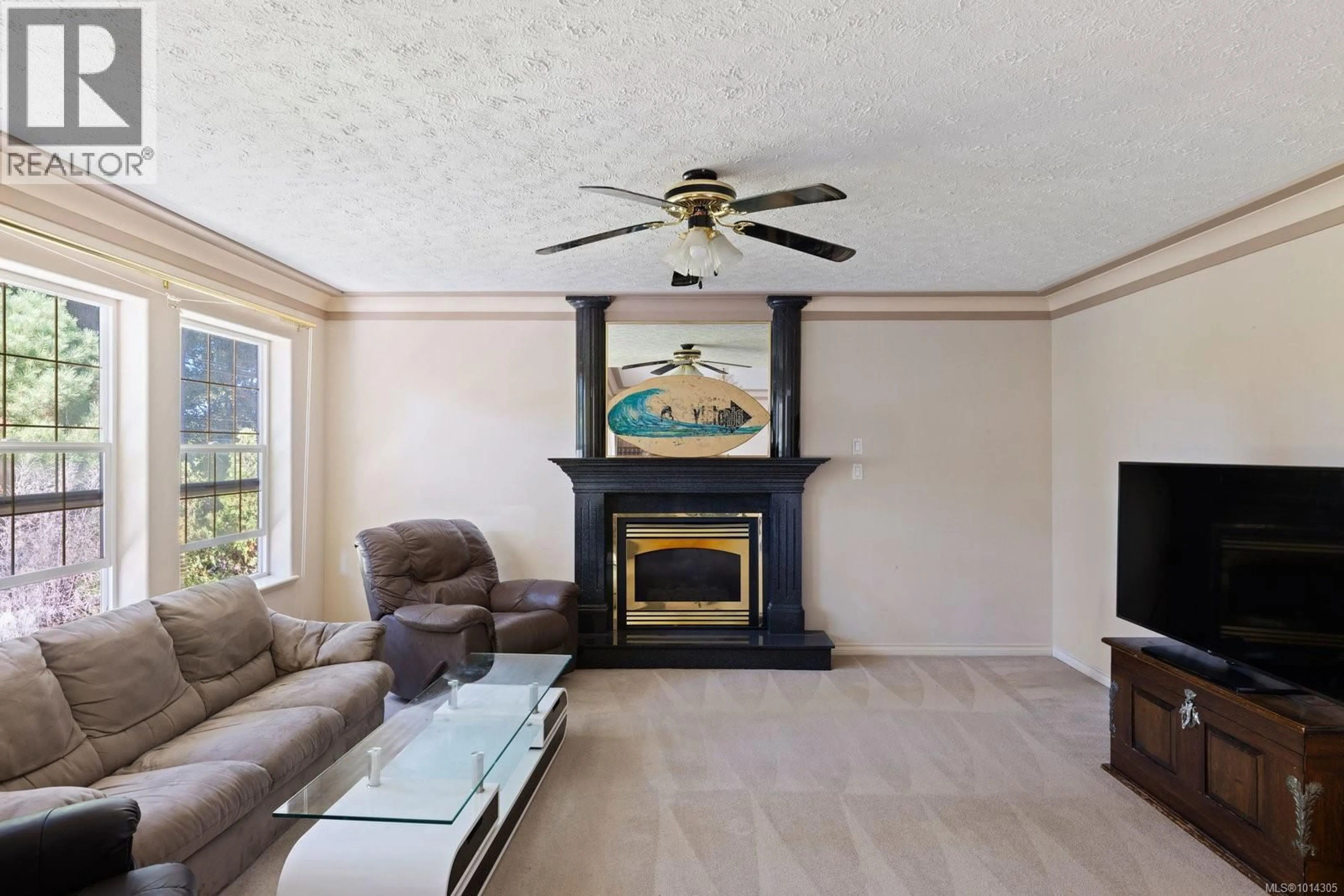 Living room with furniture, unknown for 4101 GORDON HEAD ROAD, Saanich British Columbia V8N3Y2