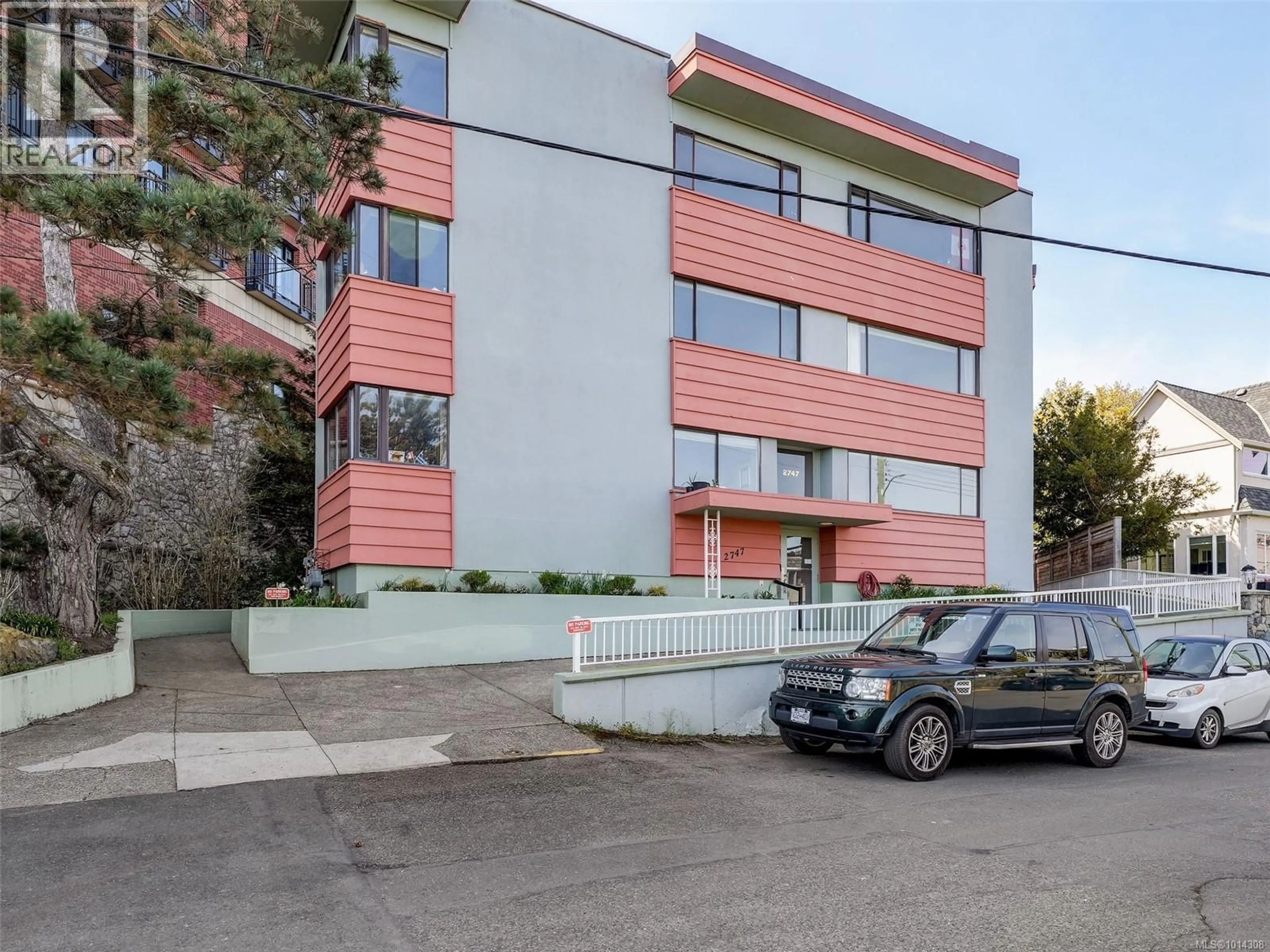 Unknown for 200 - 2747 SATELLITE STREET, Oak Bay British Columbia V8S5G7
