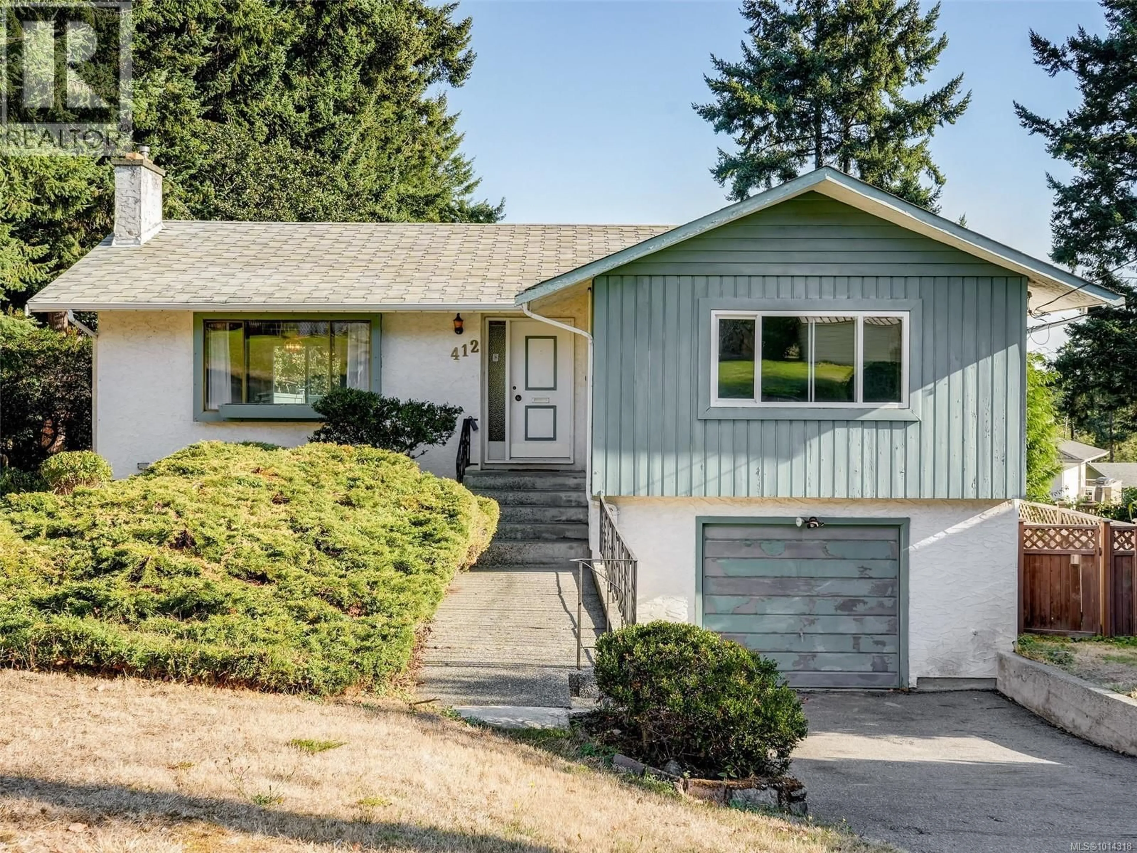 Home with vinyl exterior material, street for 412 GAMBLE PLACE, Colwood British Columbia V9B2R1