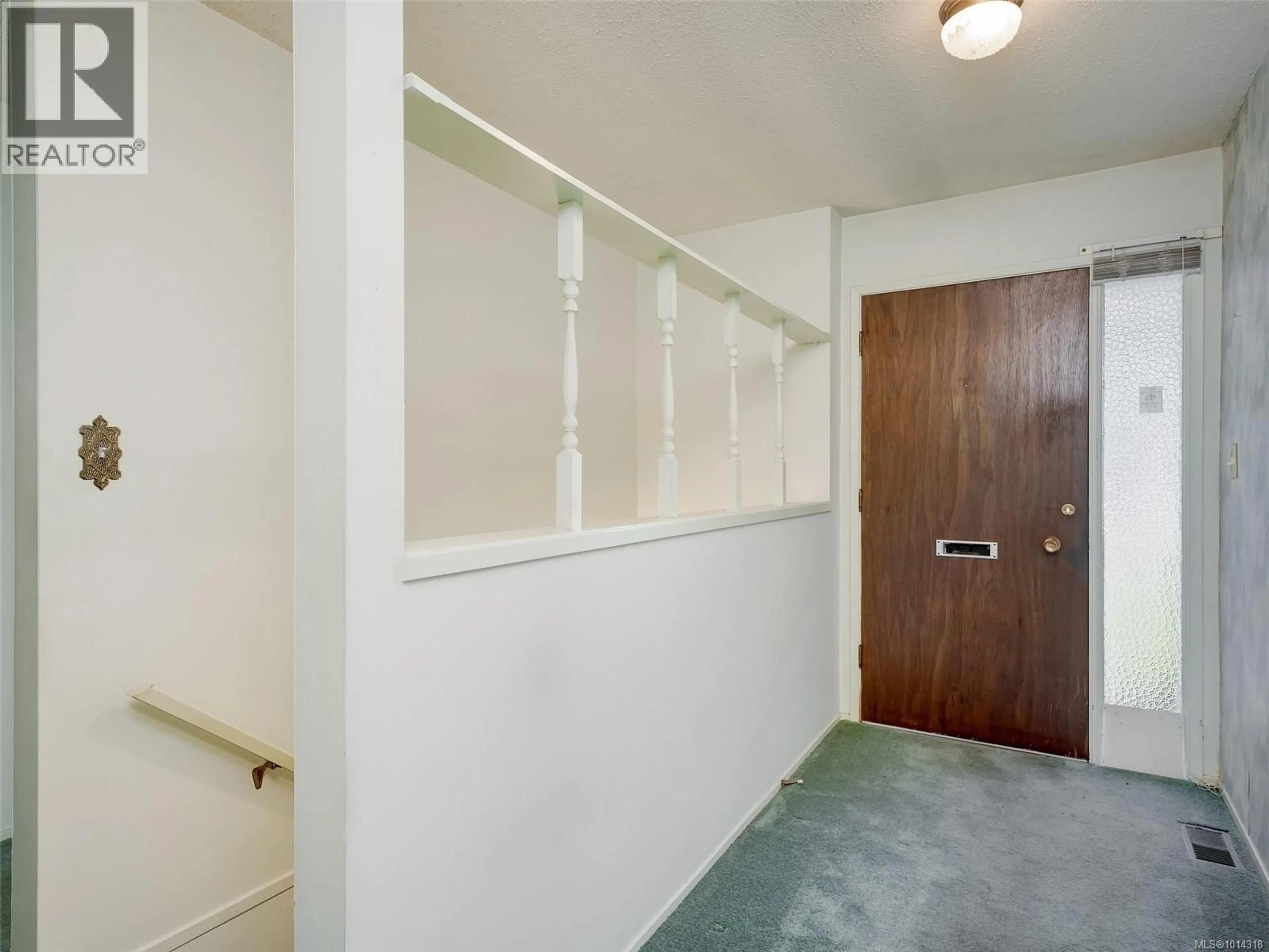 Indoor foyer for 412 GAMBLE PLACE, Colwood British Columbia V9B2R1