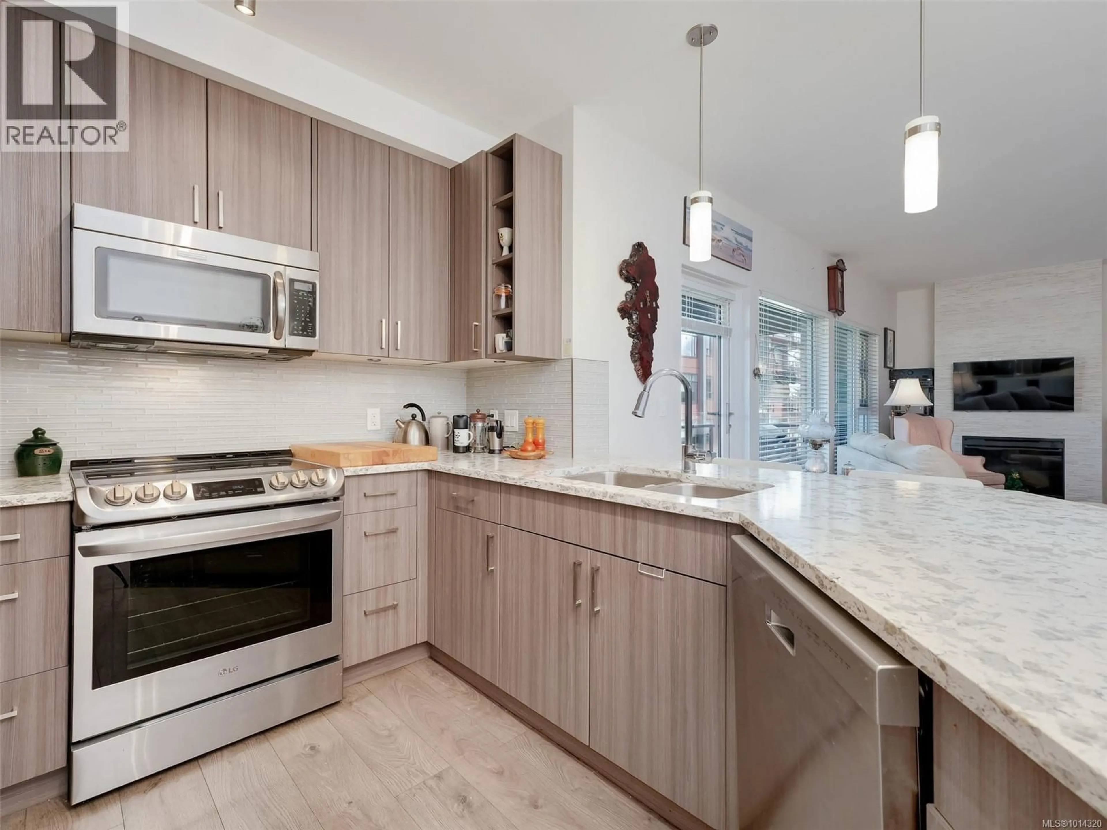 Open concept kitchen, ceramic/tile floor for 202 - 7182 WEST SAANICH ROAD, Central Saanich British Columbia V8M1P2